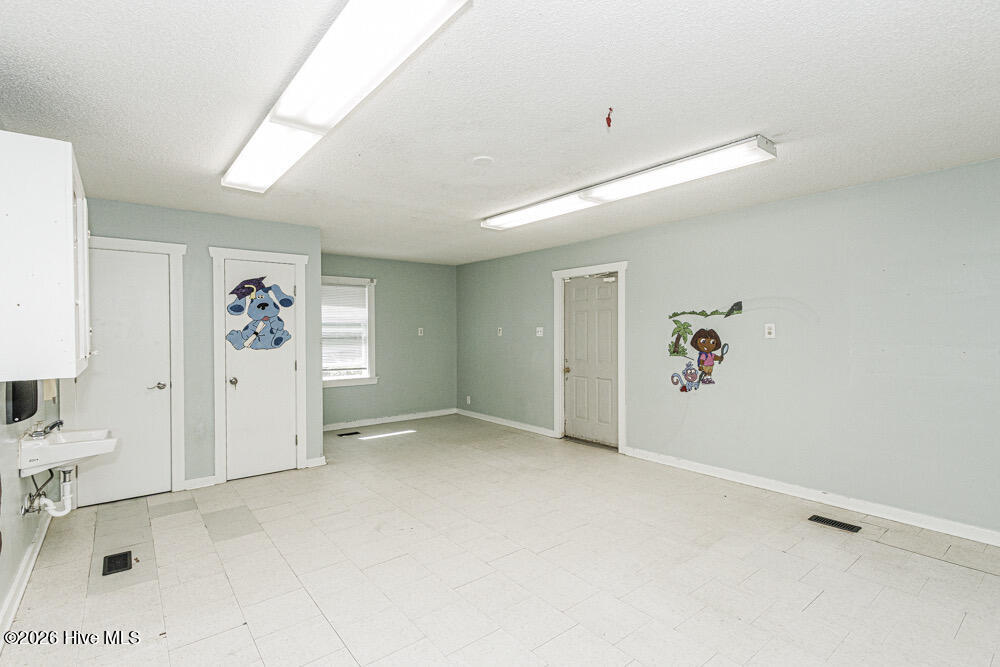 2070 S 1st Street Property Photo 16