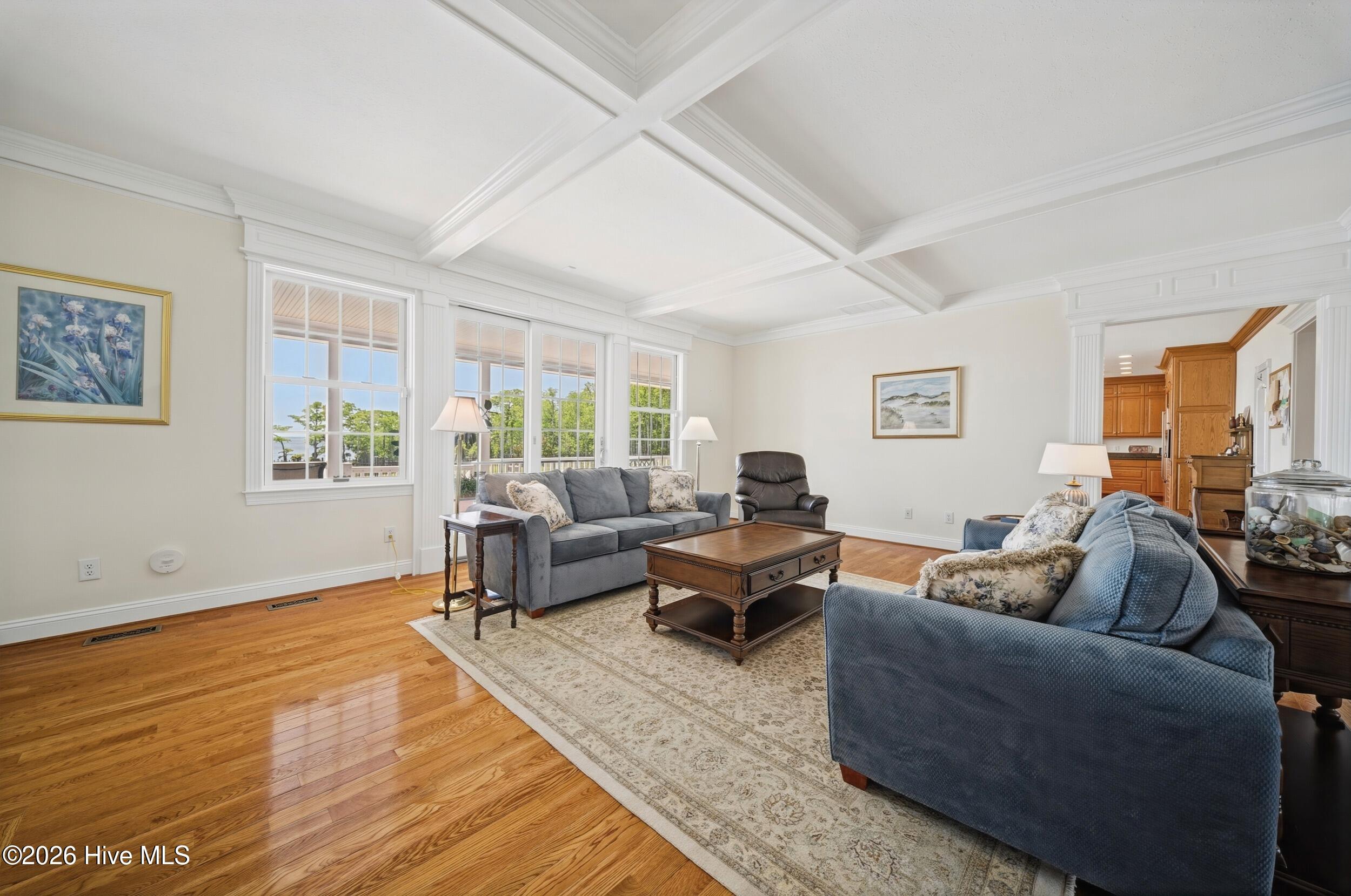 124 Queensview Court Property Photo 8