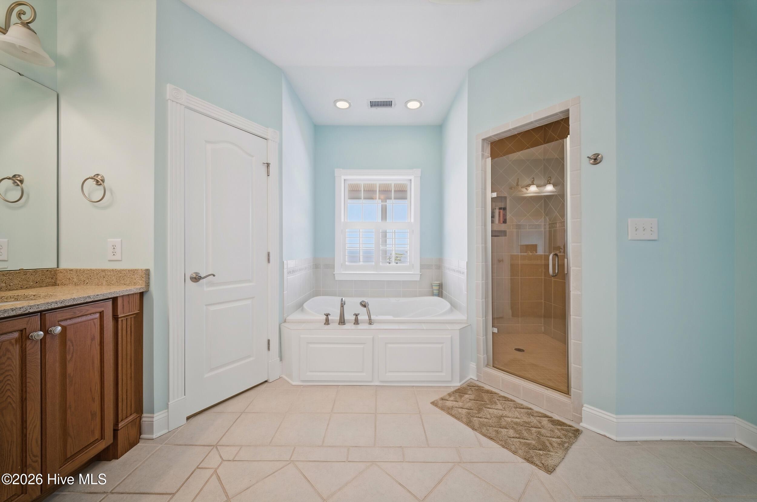 124 Queensview Court Property Photo 31