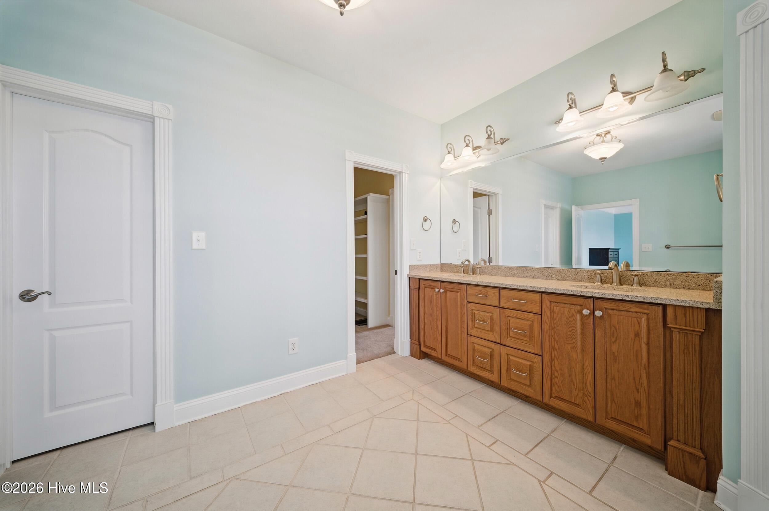 124 Queensview Court Property Photo 32