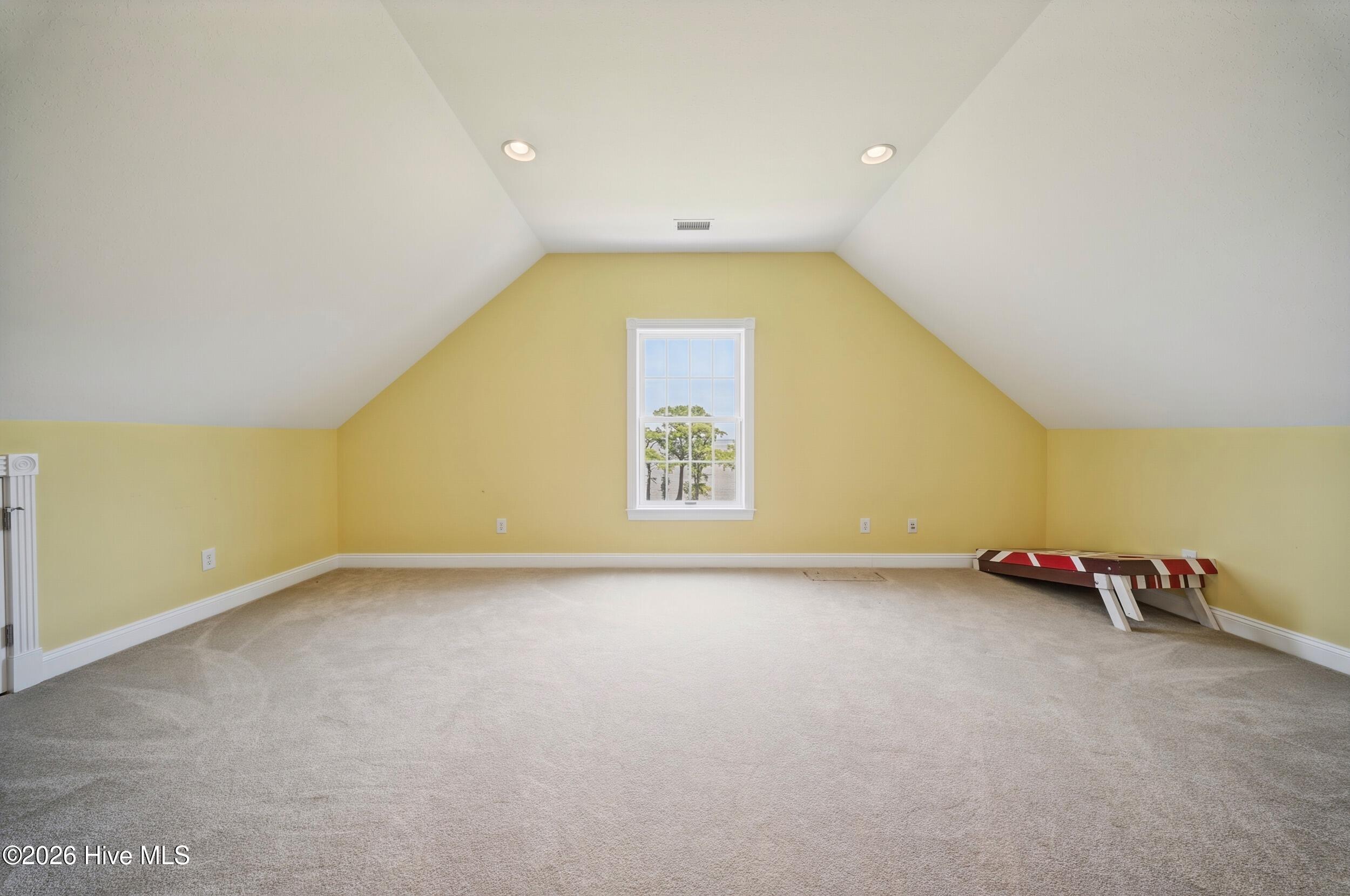 124 Queensview Court Property Photo 34