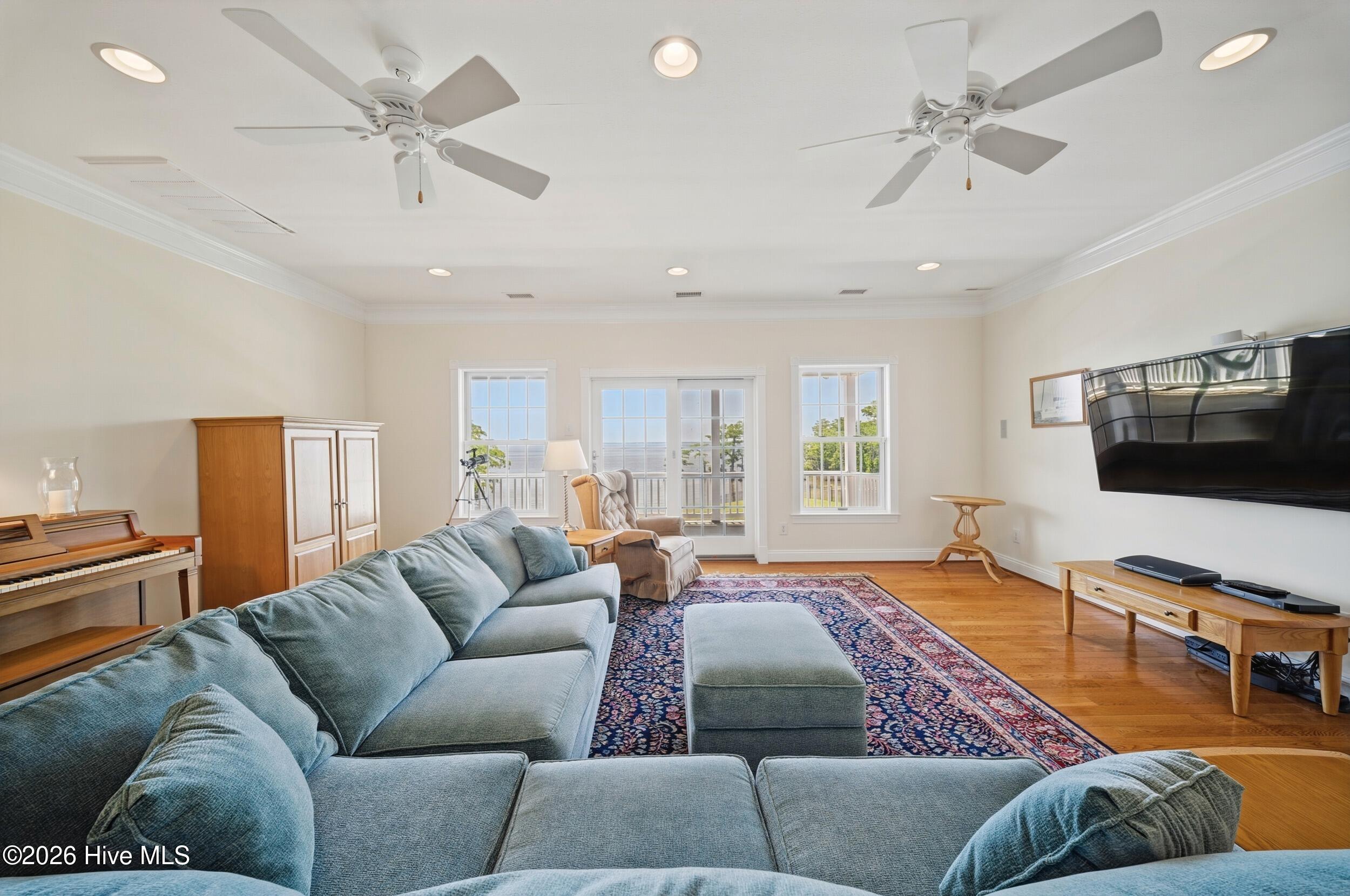 124 Queensview Court Property Photo 40