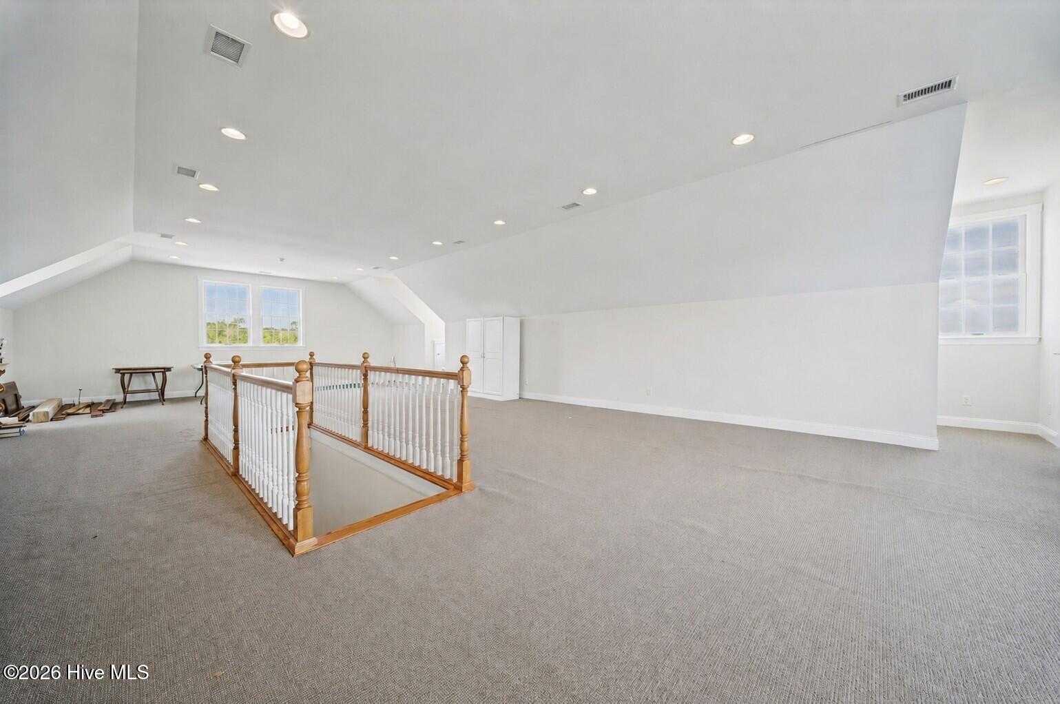 124 Queensview Court Property Photo 42