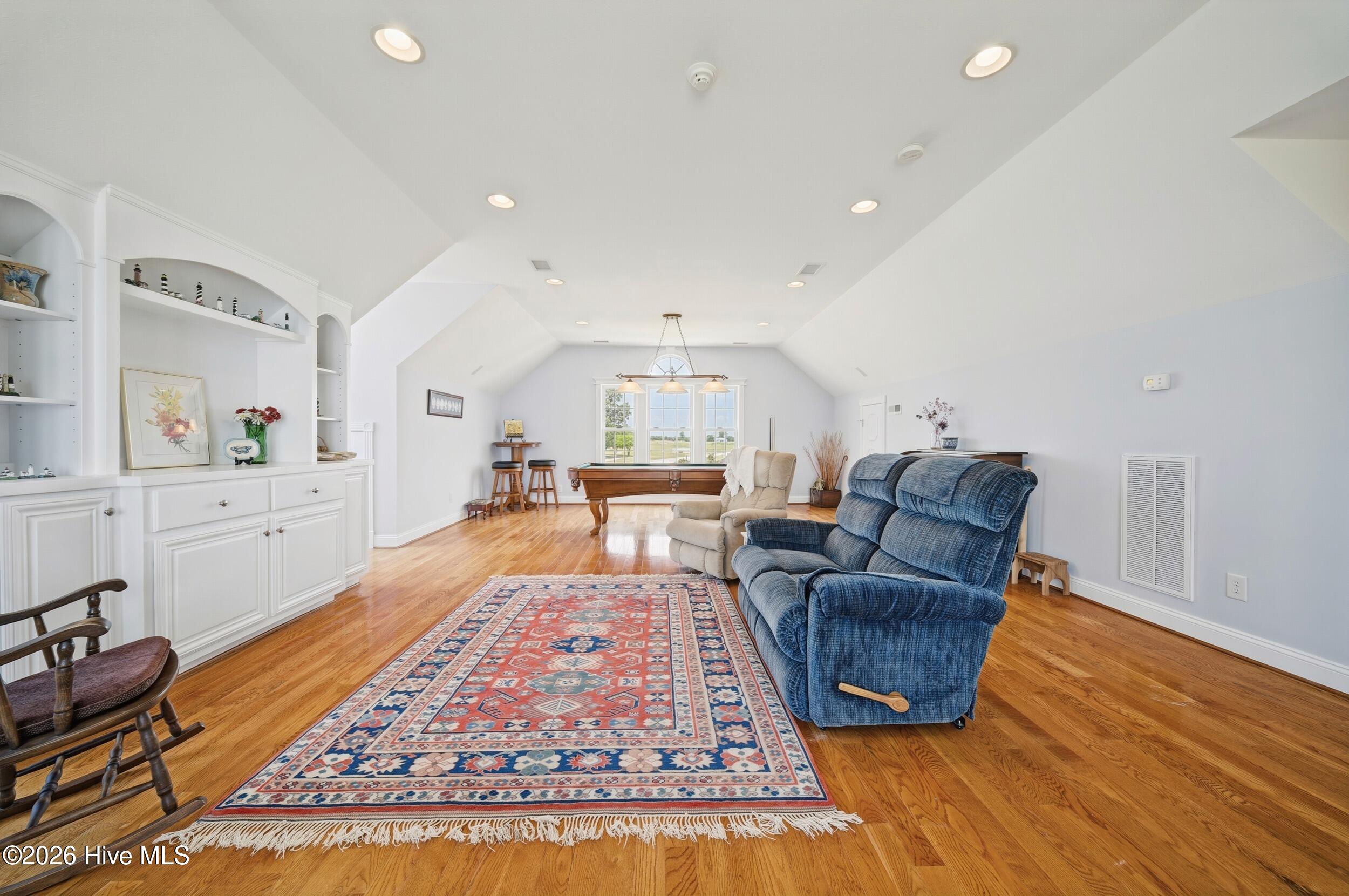 124 Queensview Court Property Photo 47