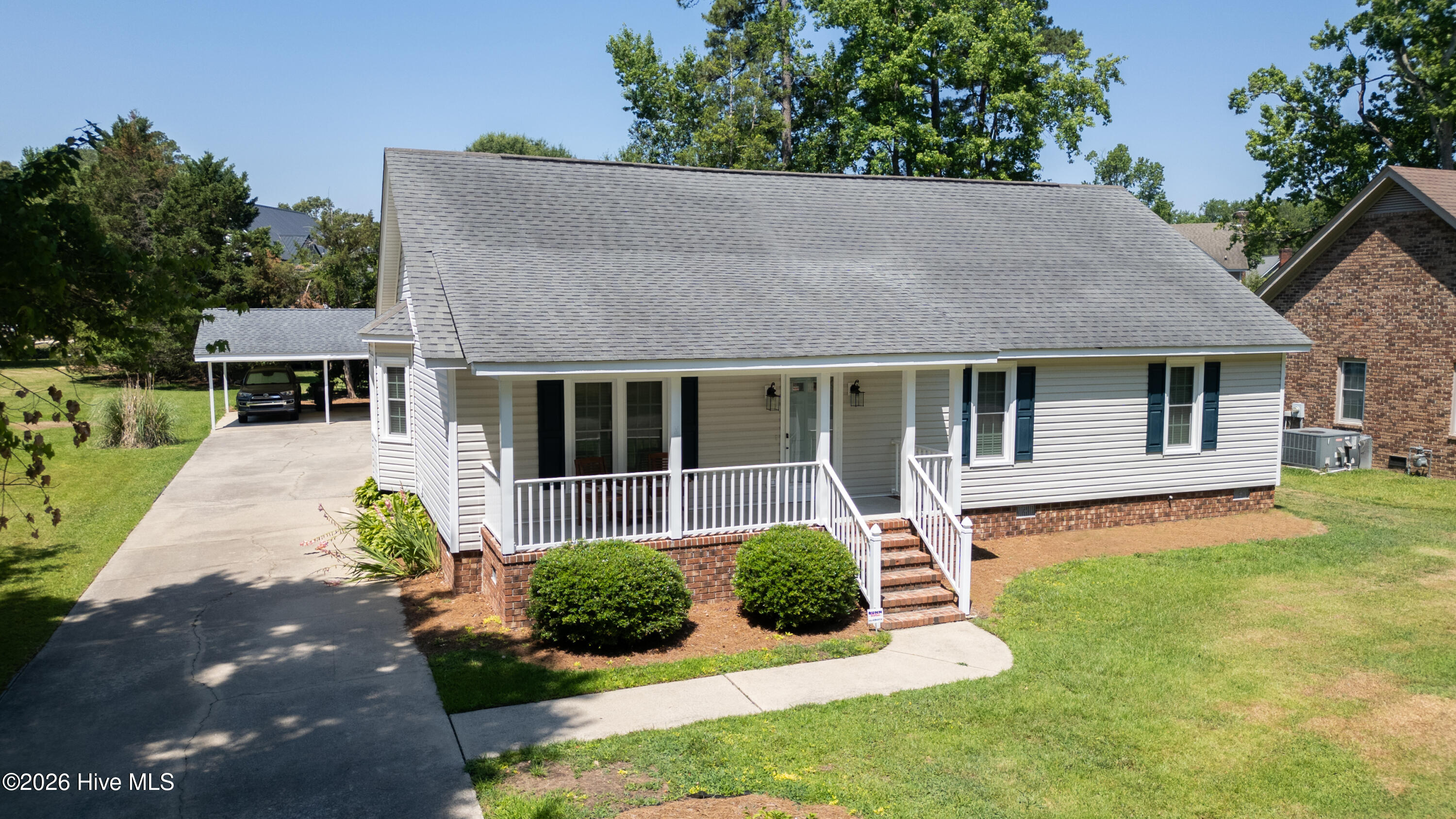 1124 Beechwood Drive Property Photo 2