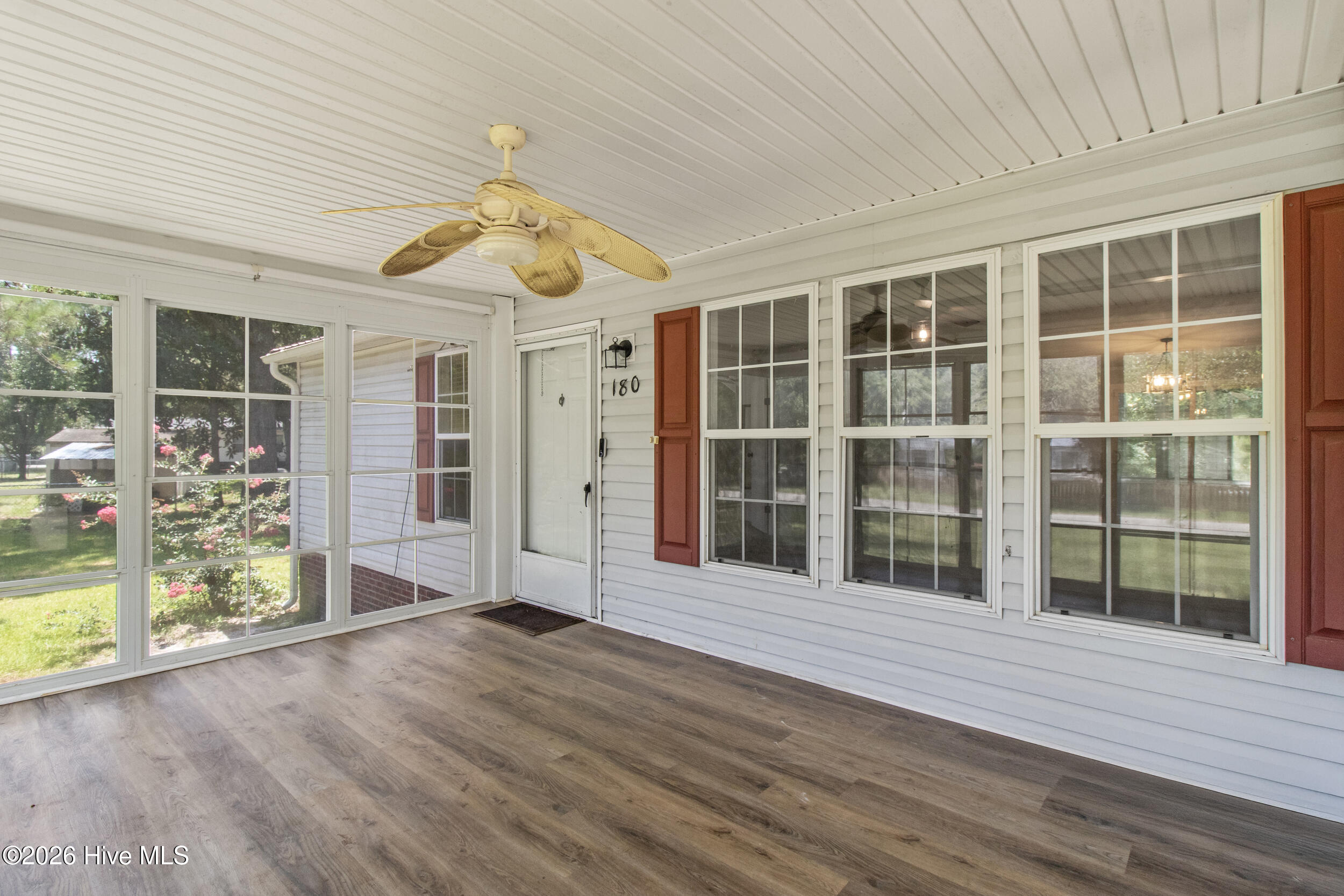 180 Quails Cove Property Photo 8