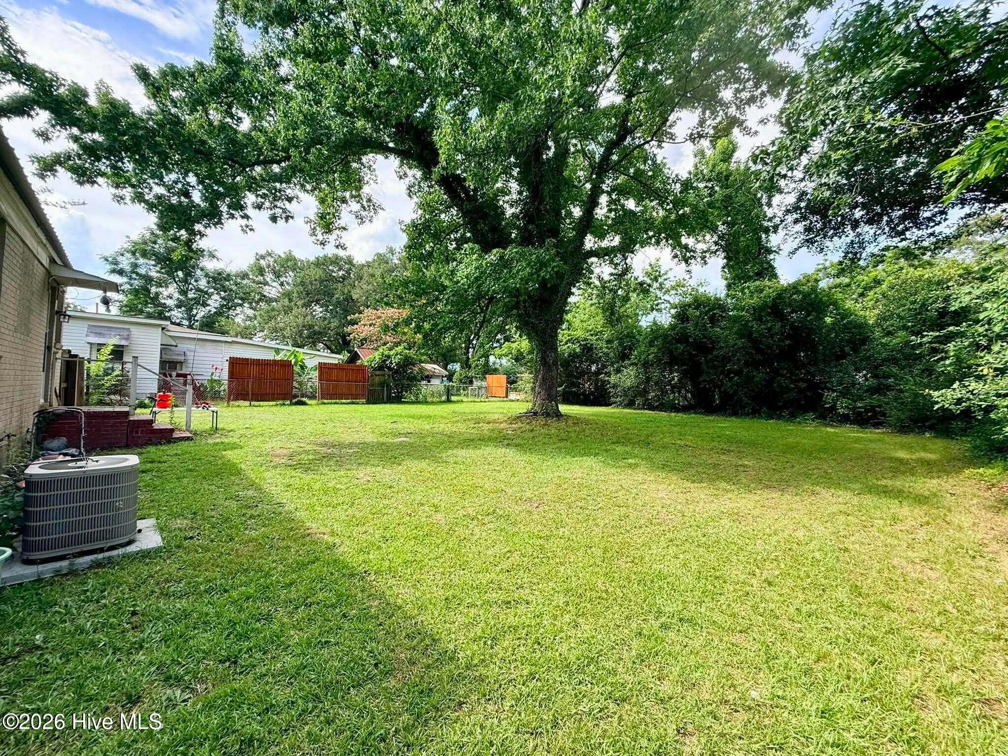 2005 Chester Avenue Property Photo 11