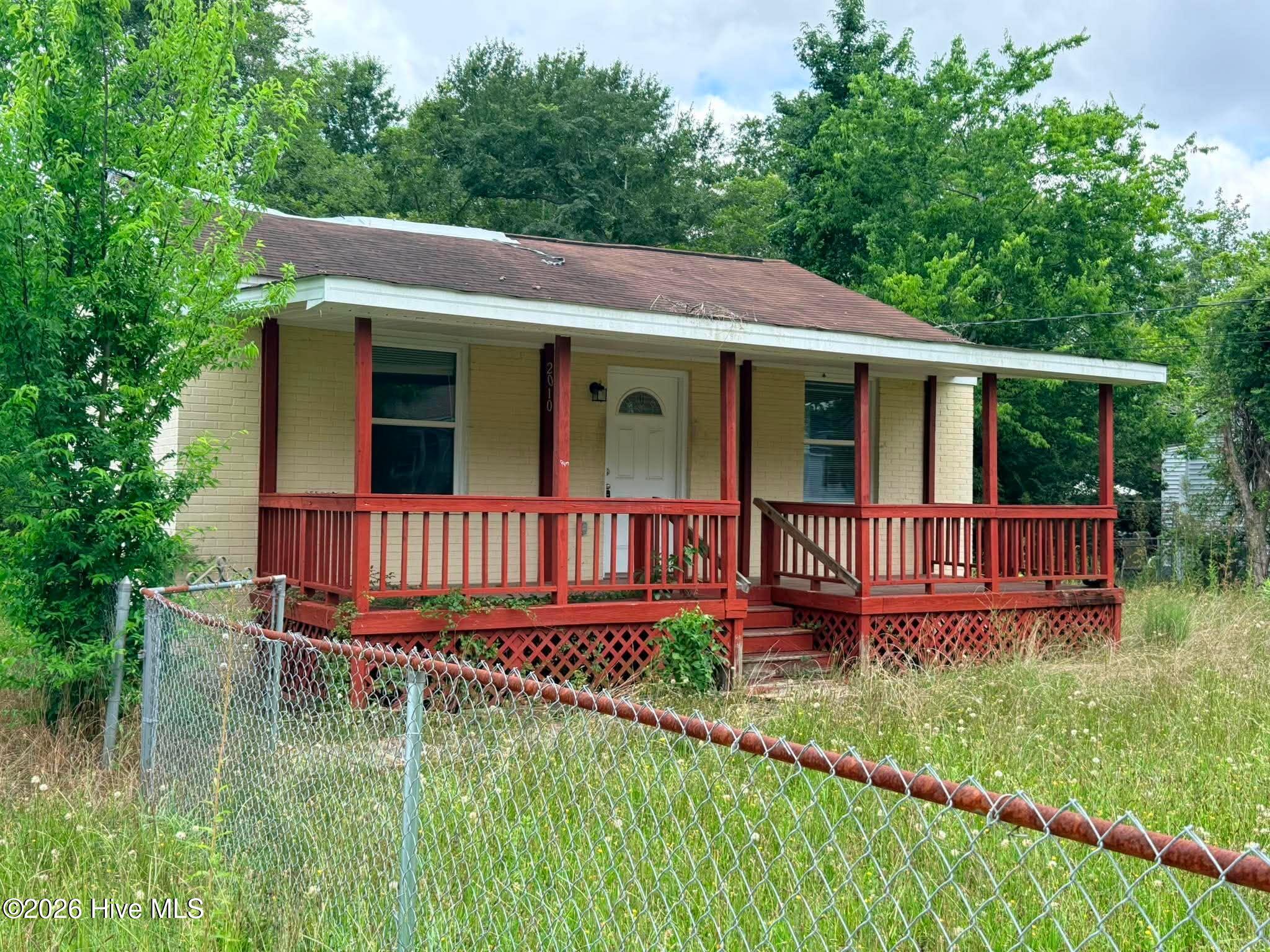 2010 Chester Avenue Property Photo 1