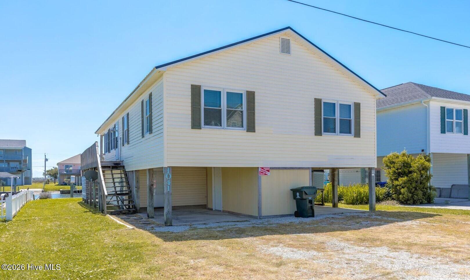 1041 1st Street Property Photo 2