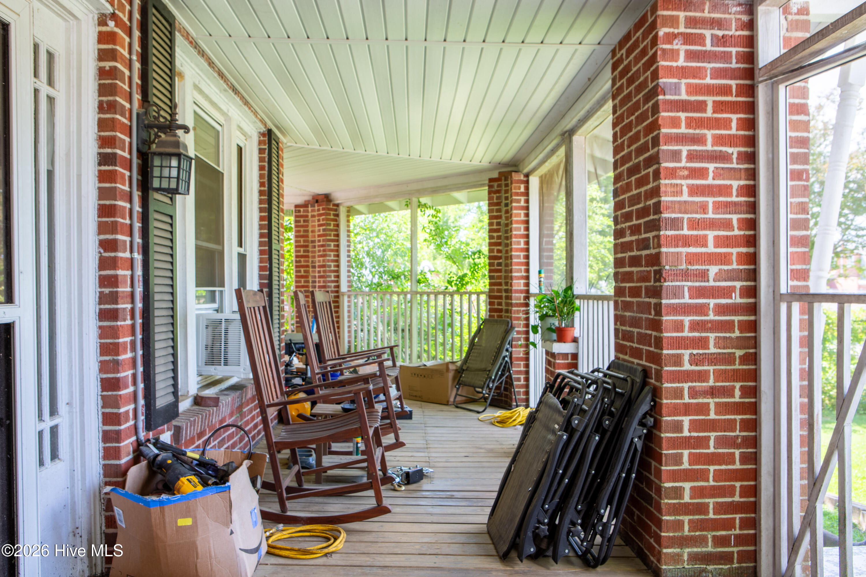 211 E Elm Street Property Photo 4