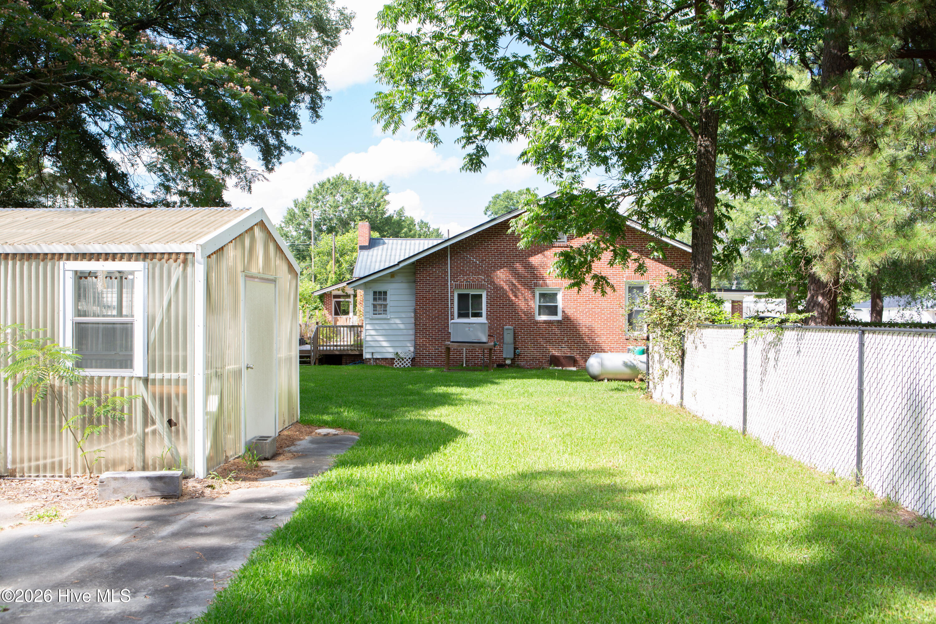 211 E Elm Street Property Photo 30