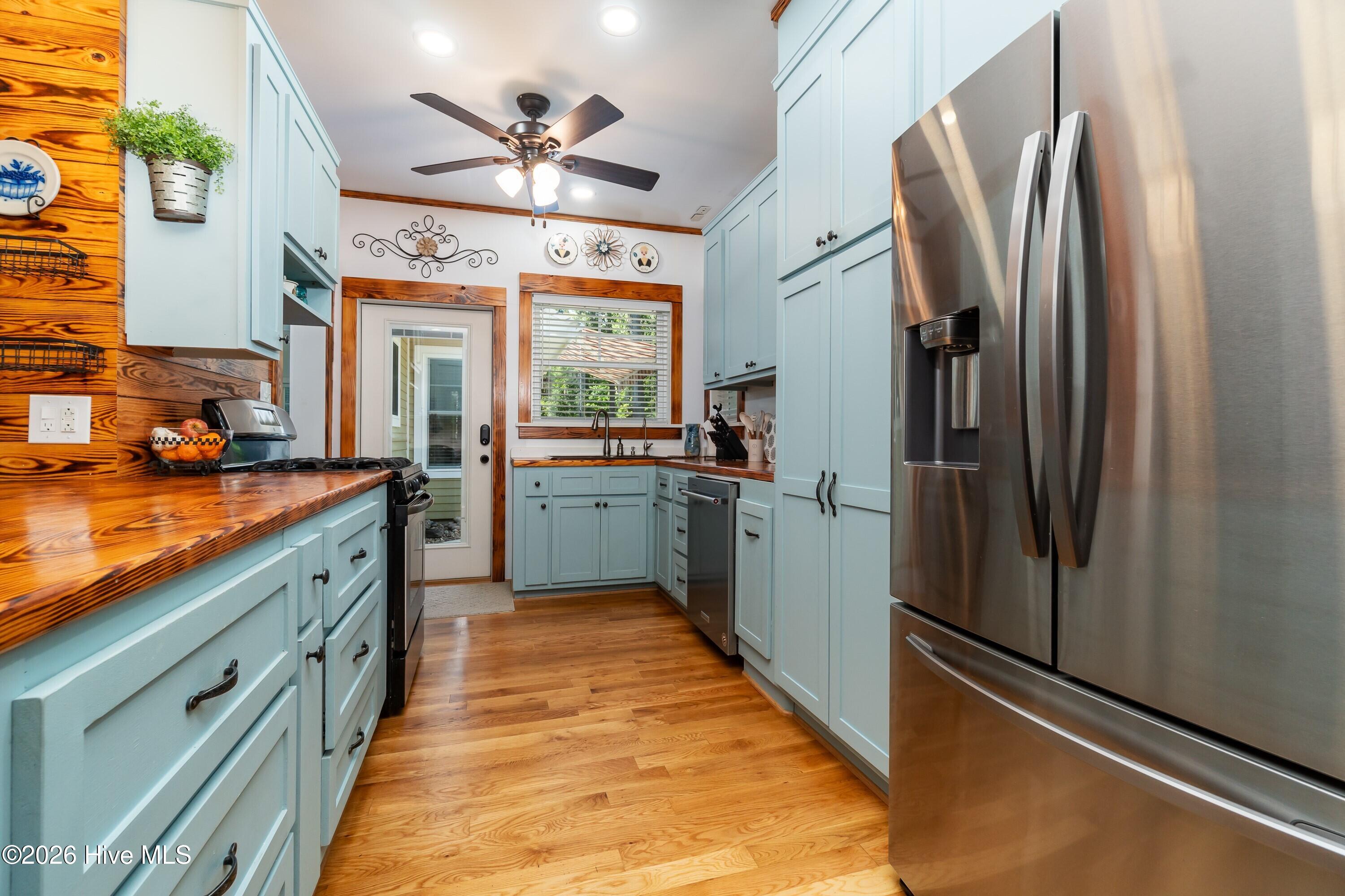 1406 Seafarer Drive Property Photo 11