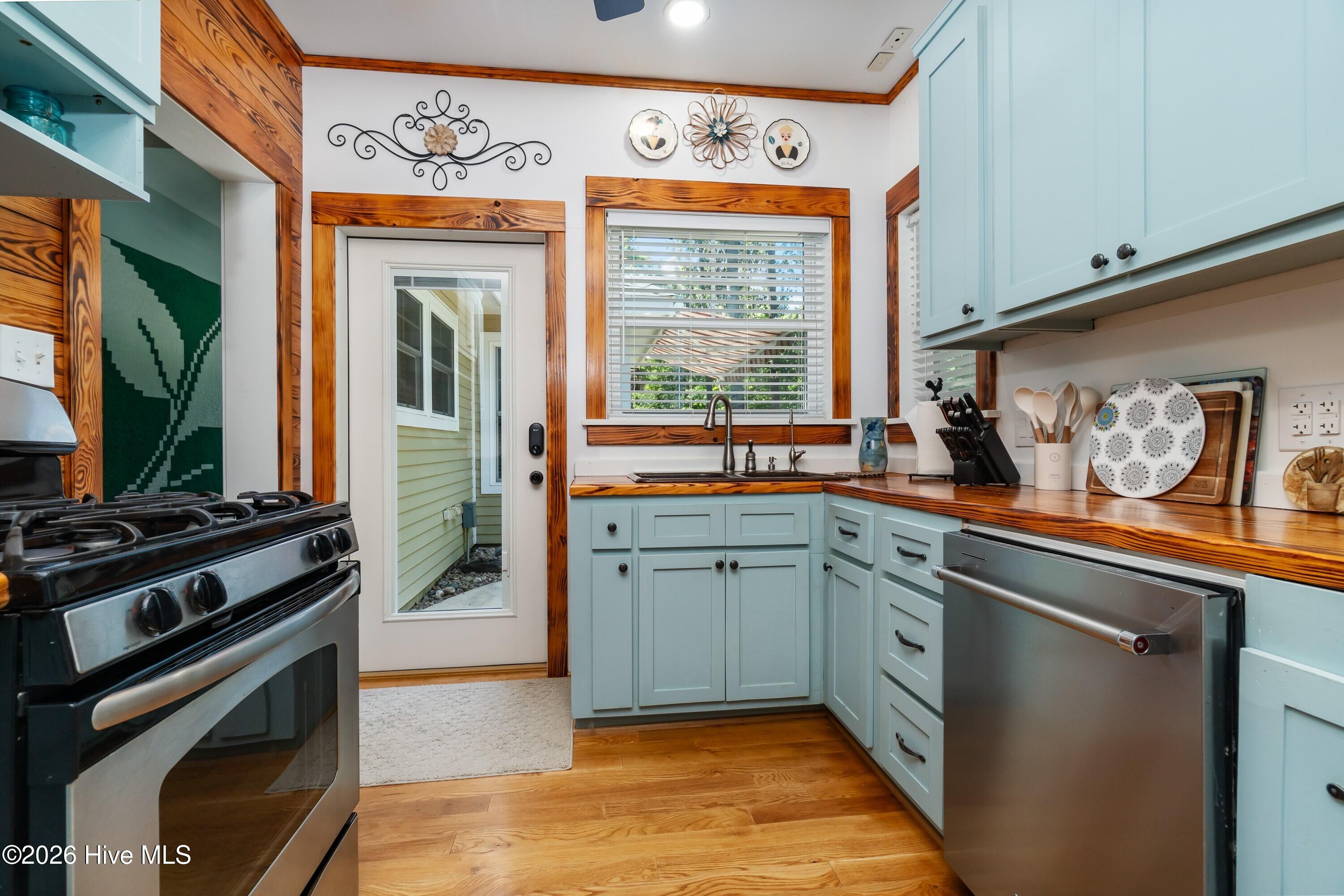 1406 Seafarer Drive Property Photo 12