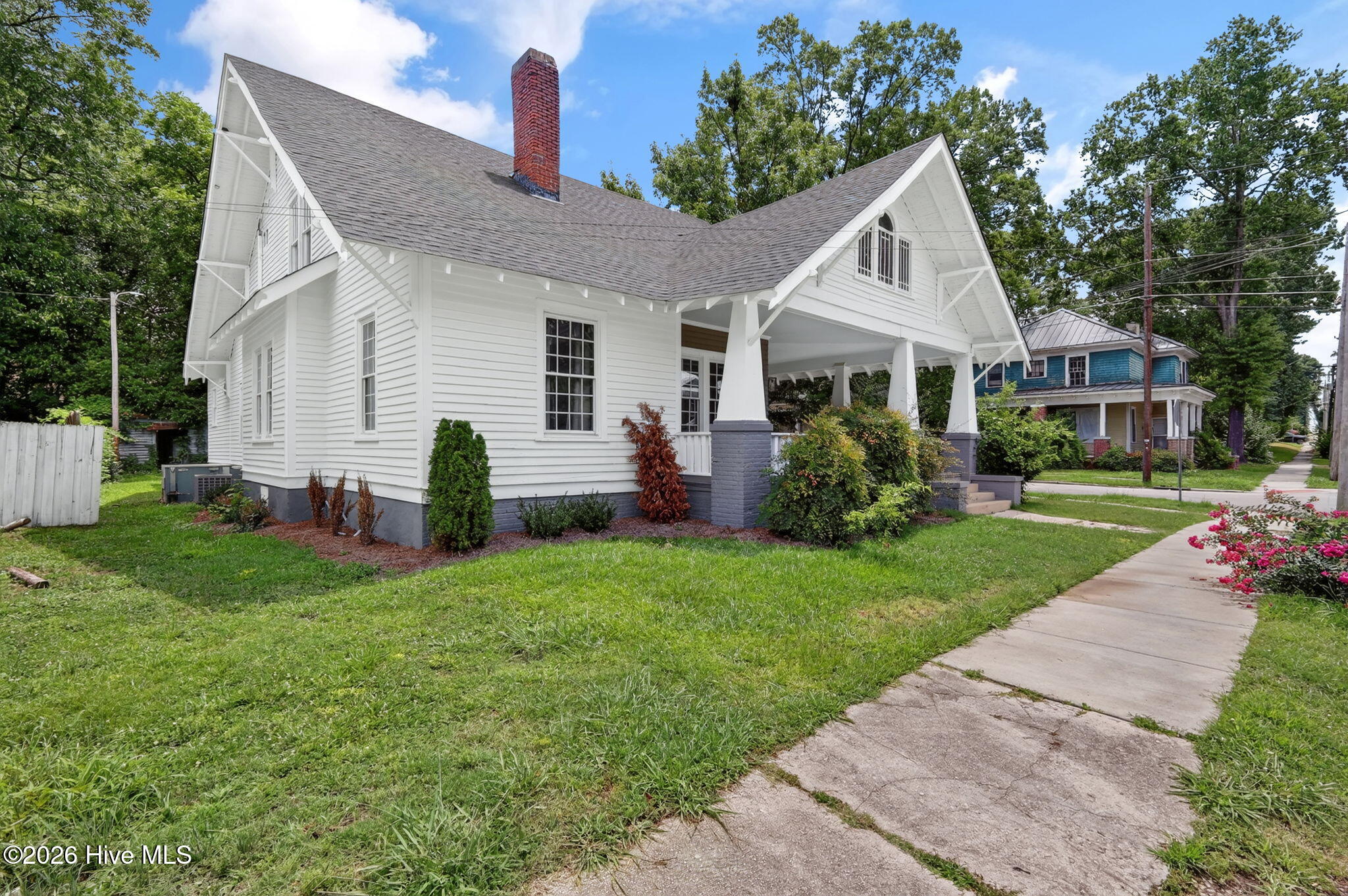 700 Kenan Street W Property Photo 3