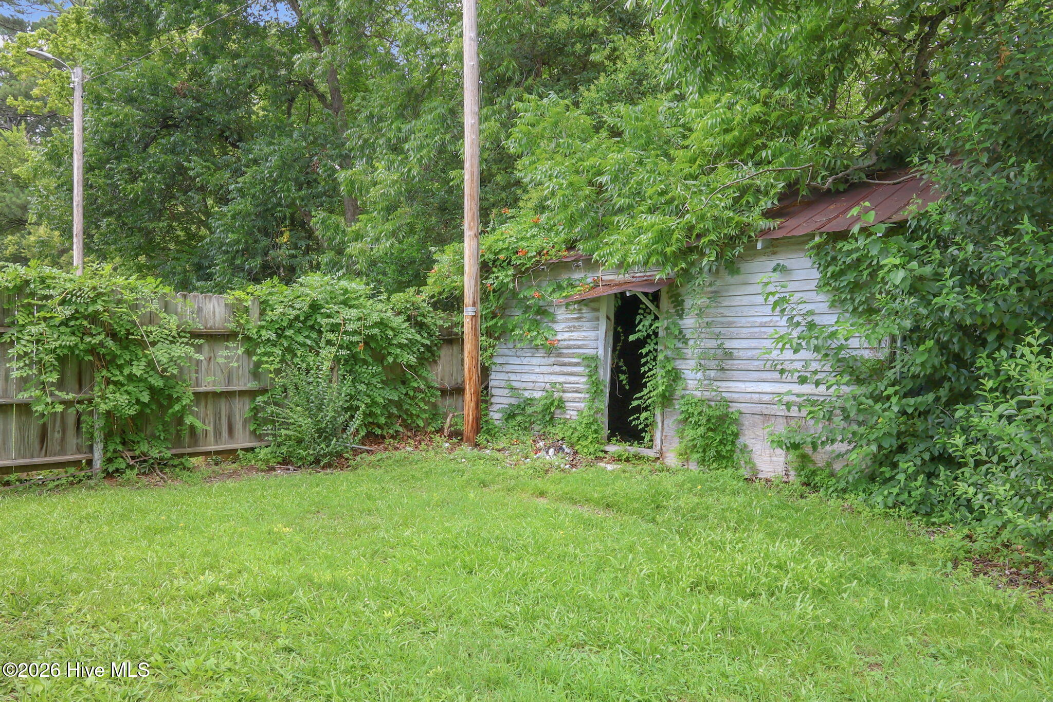 700 Kenan Street W Property Photo 6
