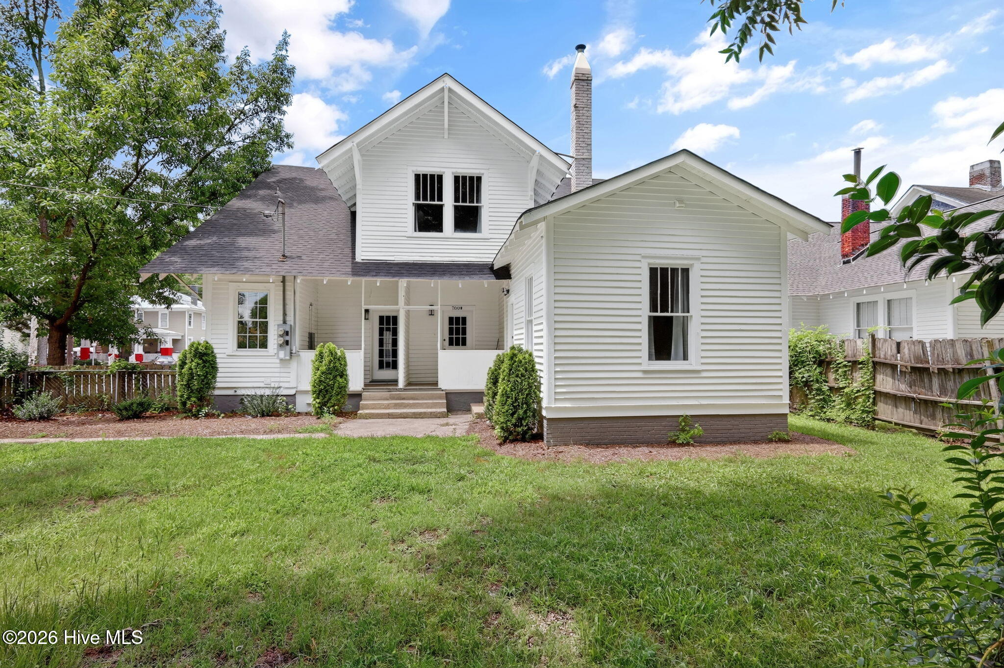 700 Kenan Street W Property Photo 8