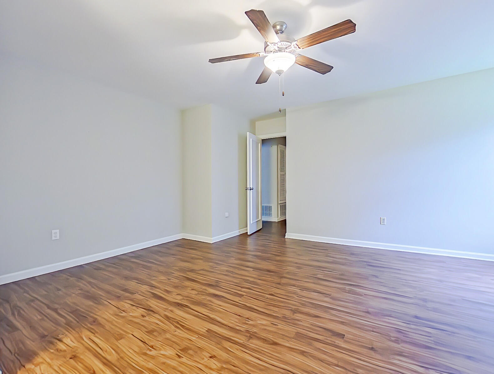 850 Brookfield Parkway Property Photo 8