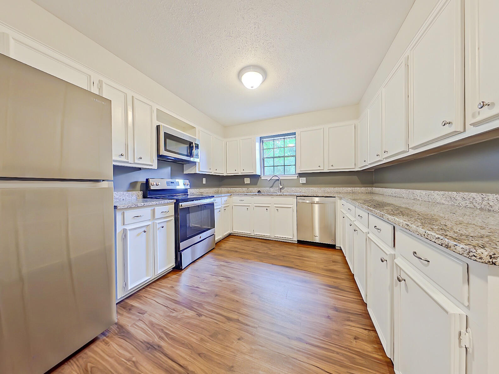 850 Brookfield Parkway Property Photo 9