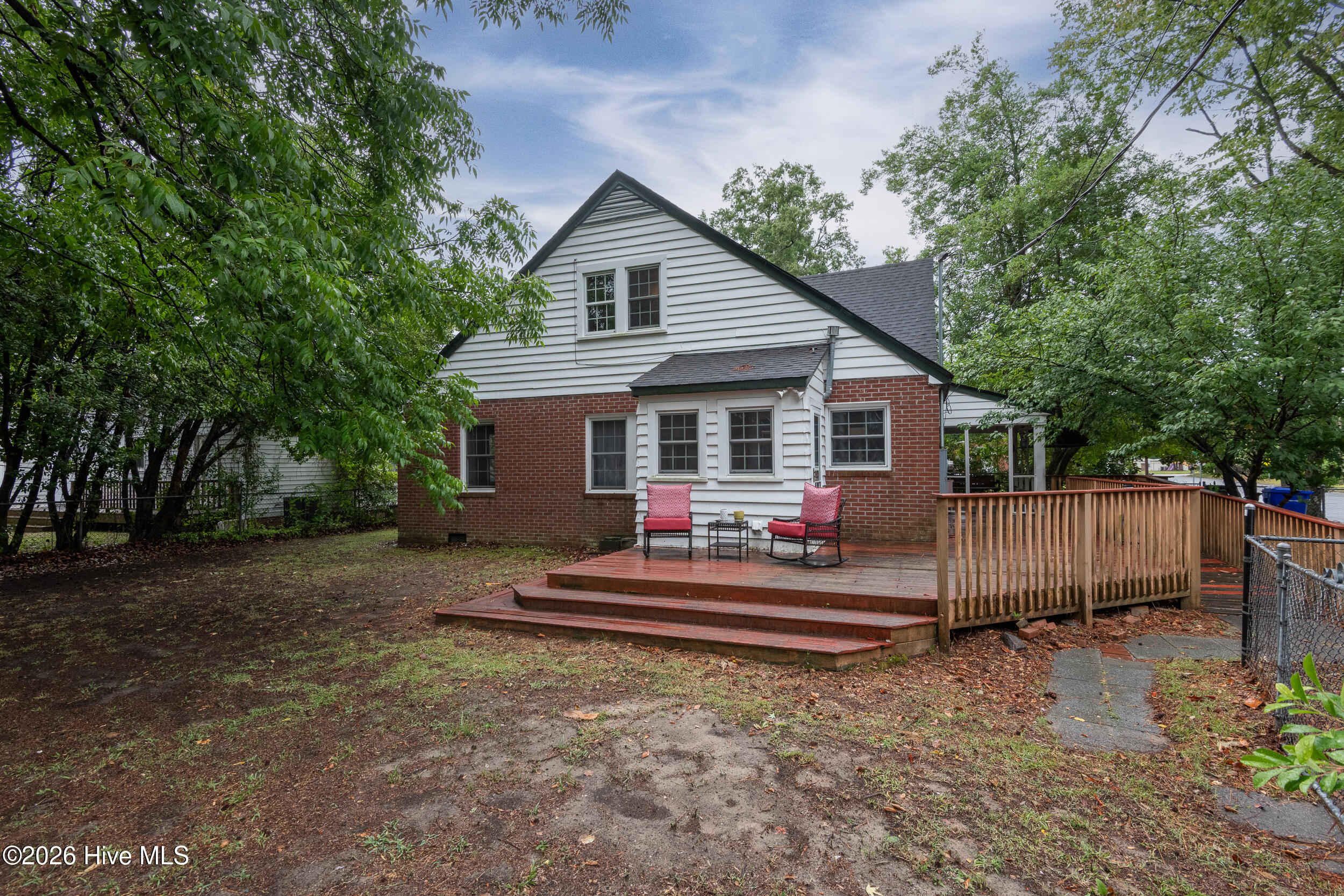 2401 E 4th Street Property Photo 6