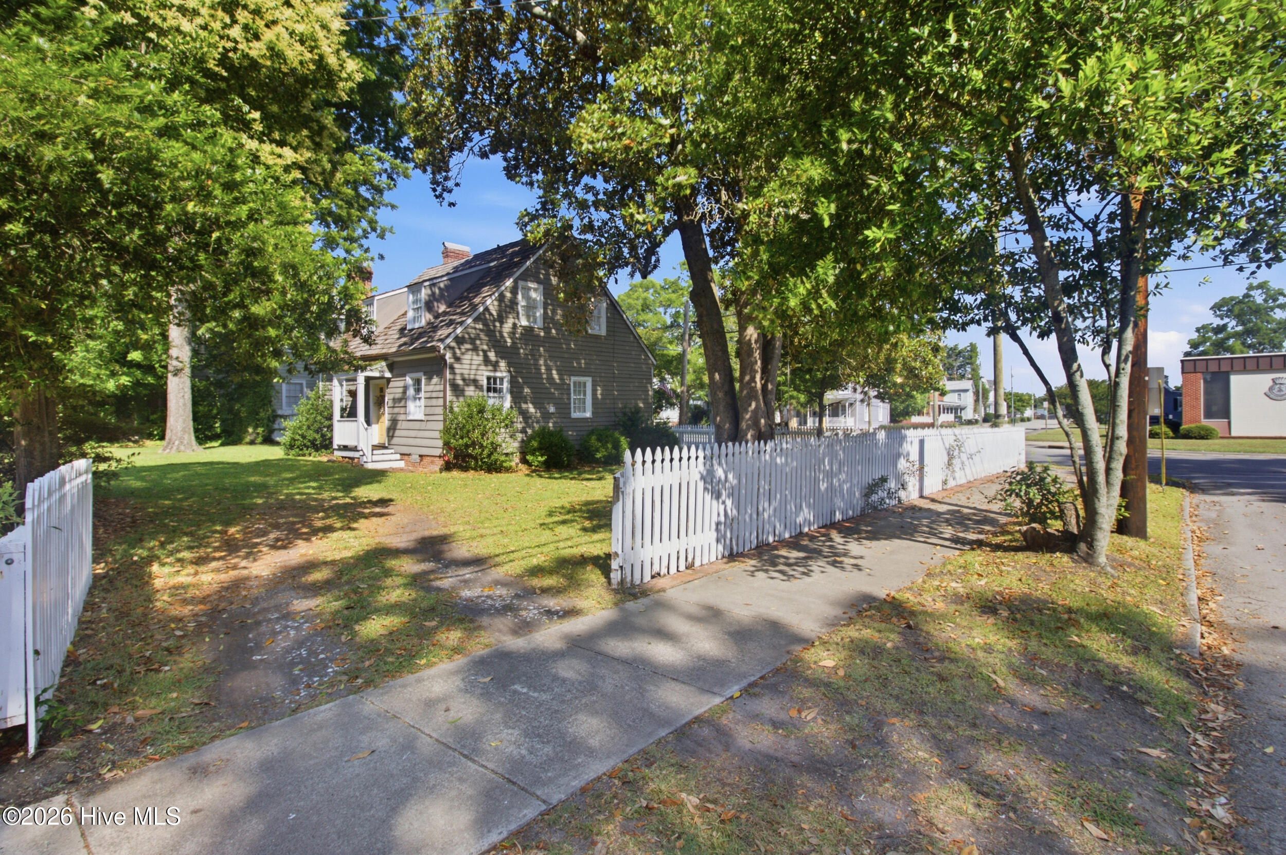 403 Queen Street Property Photo 24