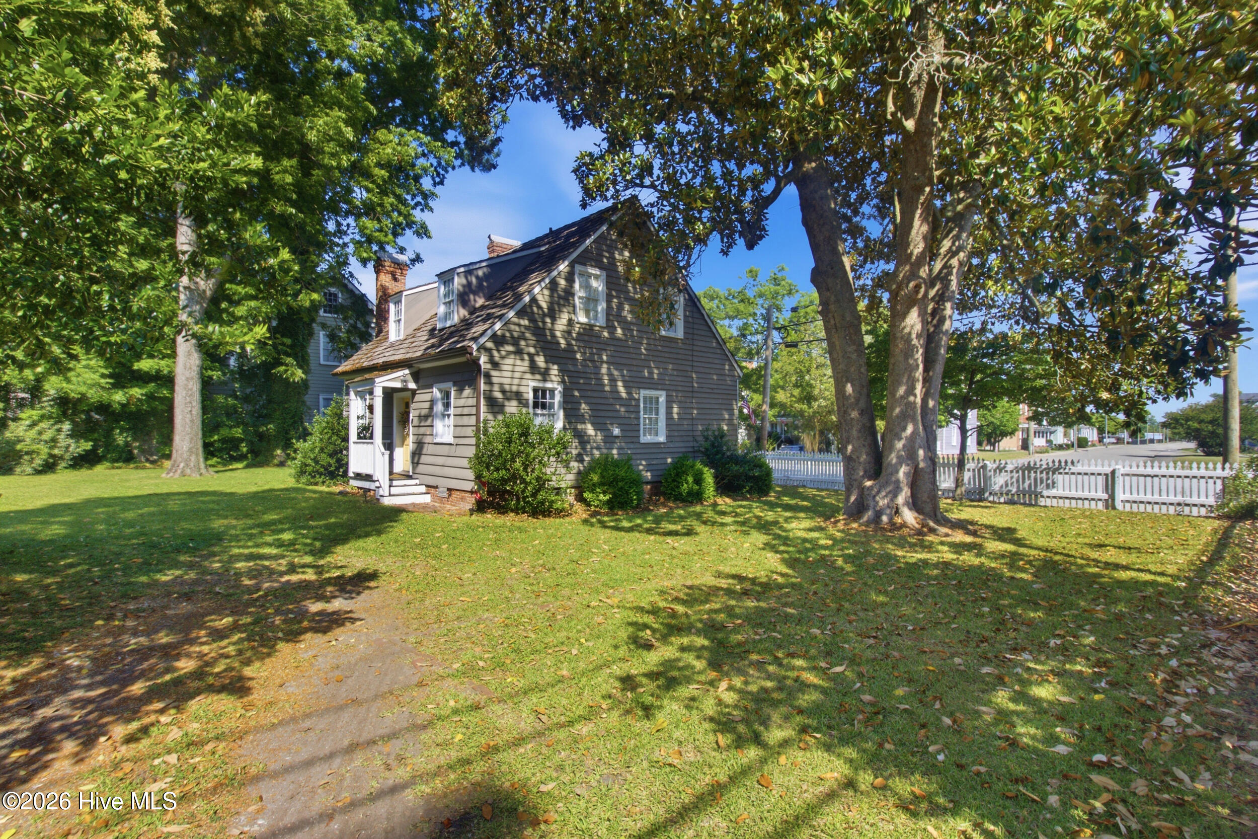 403 Queen Street Property Photo 25