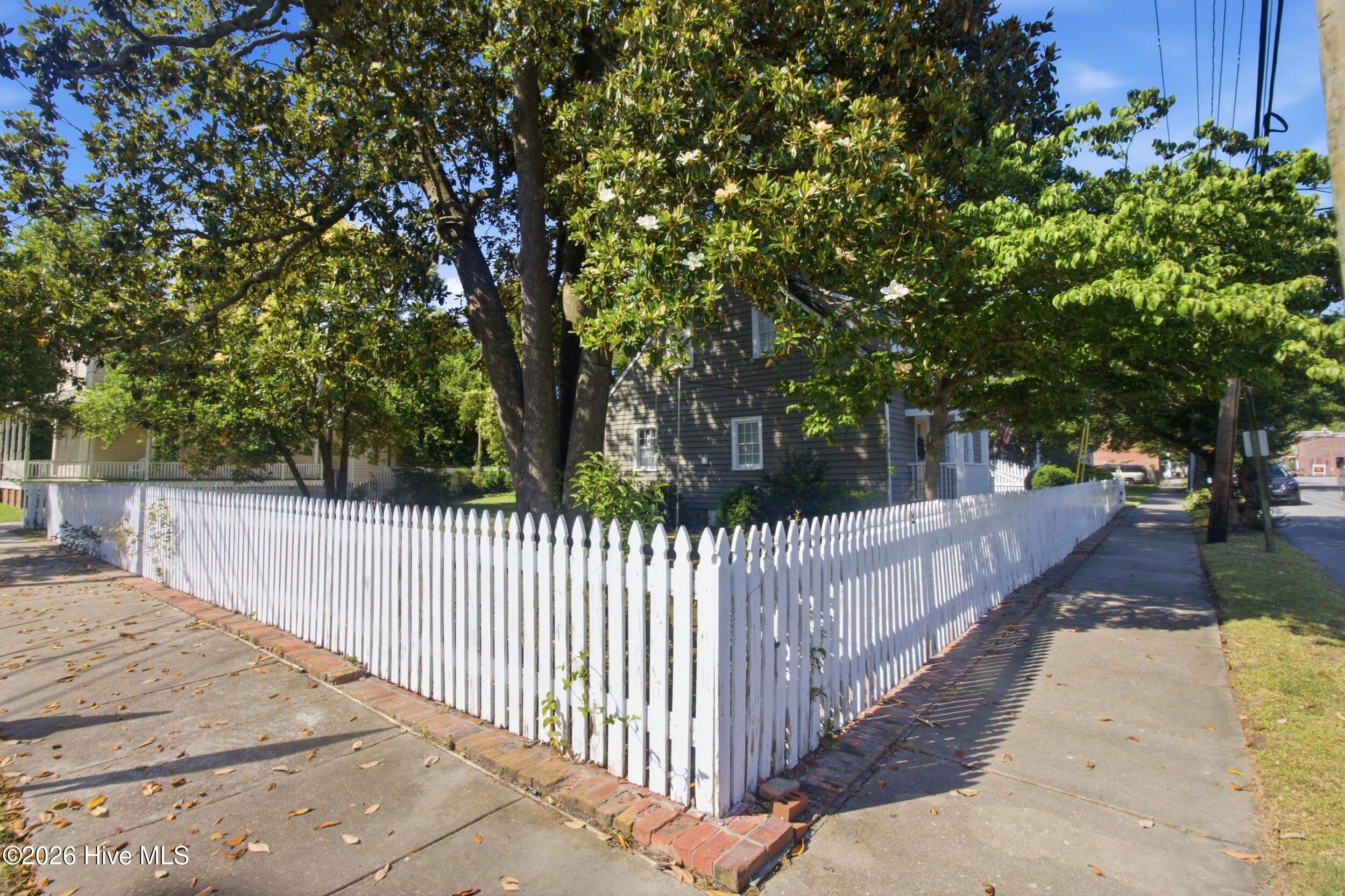 403 Queen Street Property Photo 26