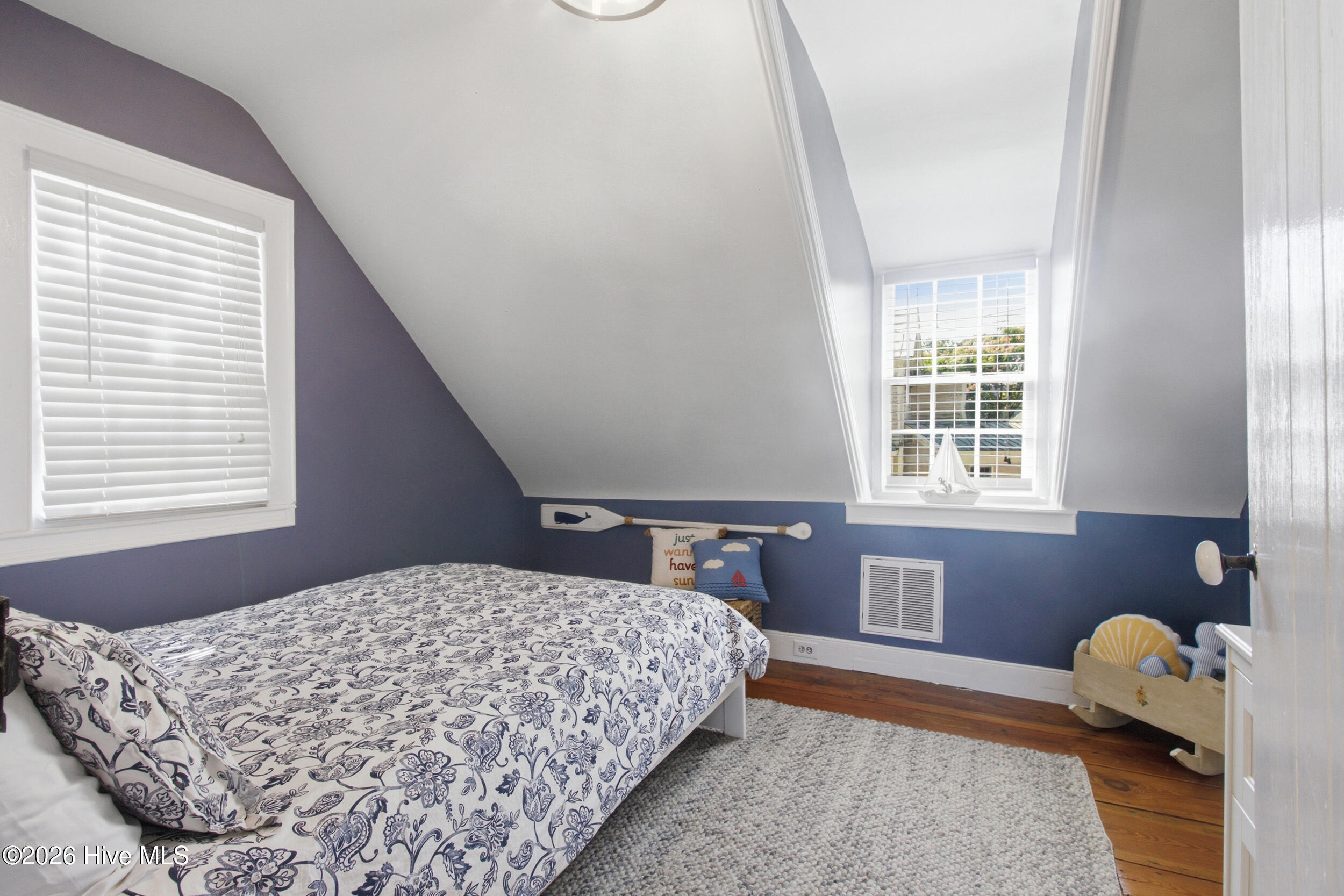 403 Queen Street Property Photo 54