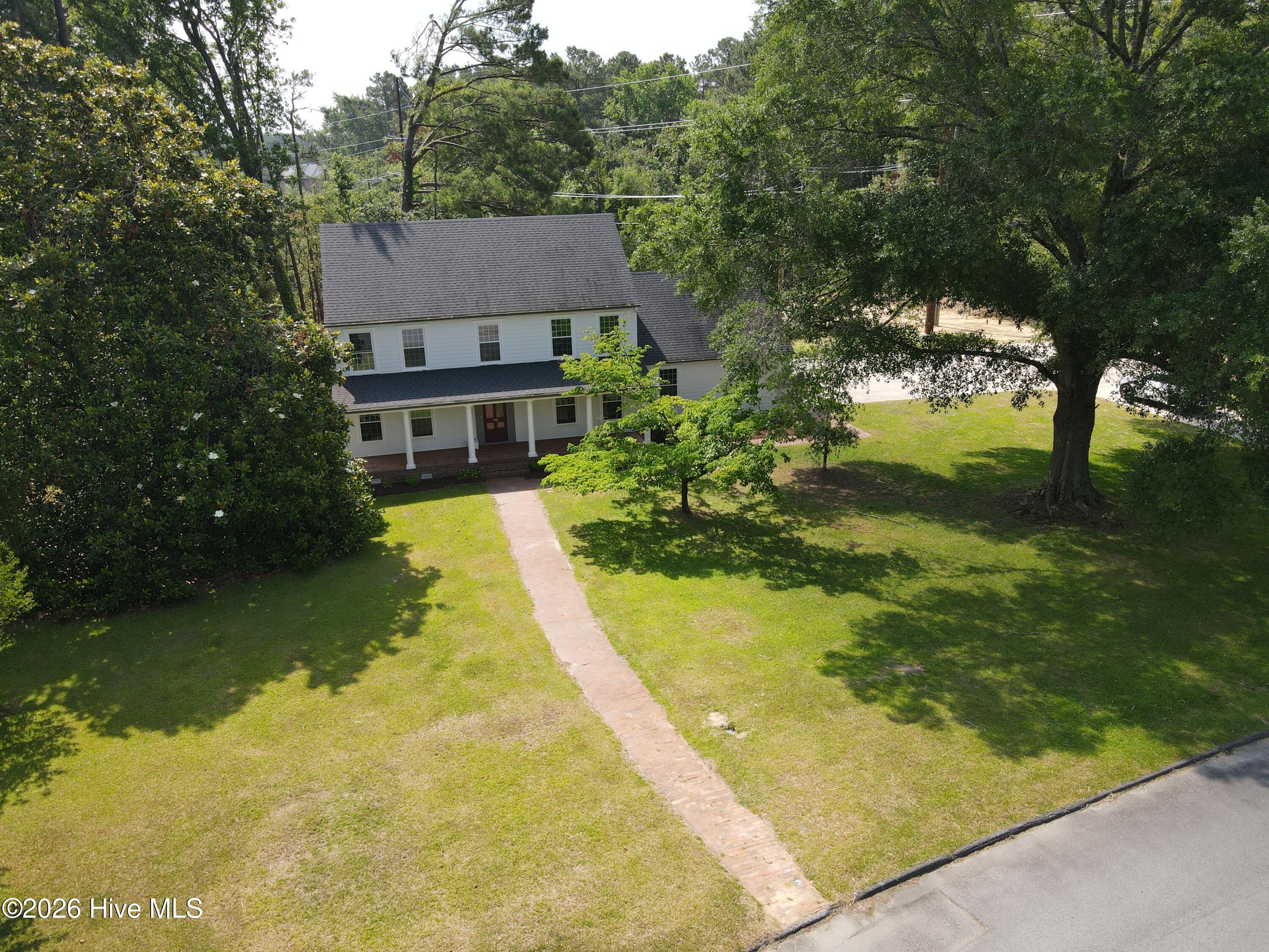 701 Edgewood Drive Property Photo 2