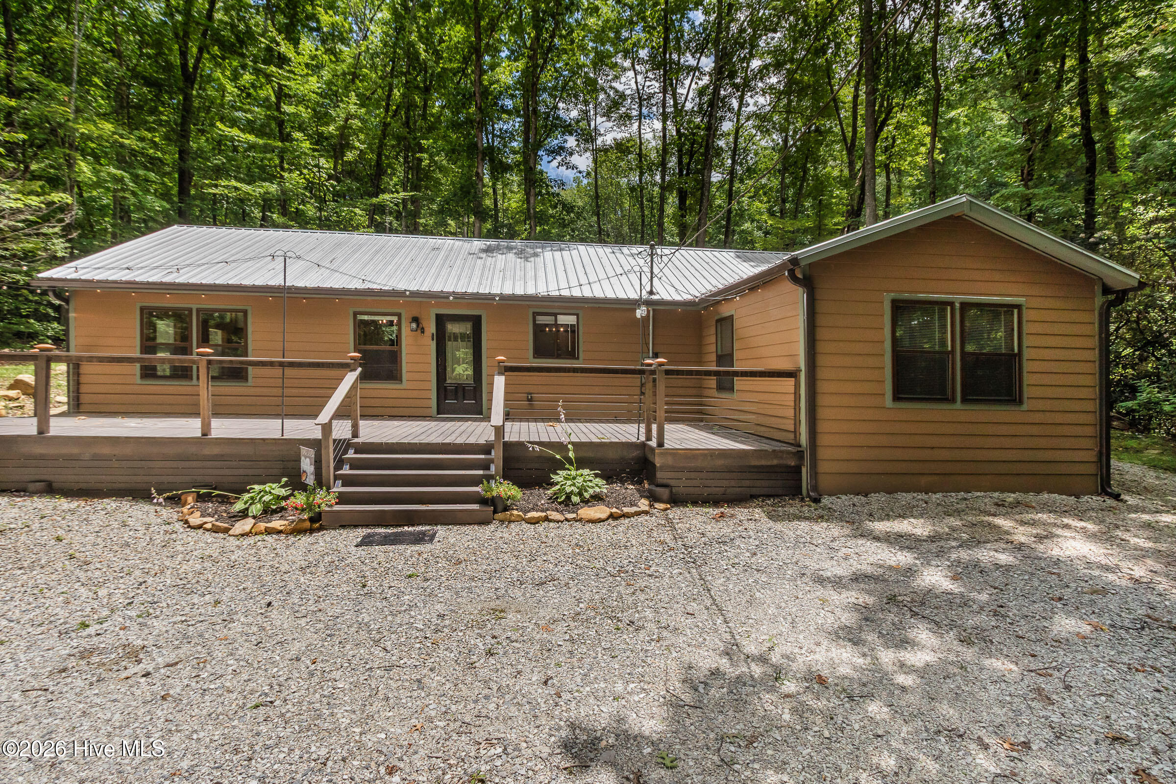 2052 Granny Squirrel Drive Property Photo 1