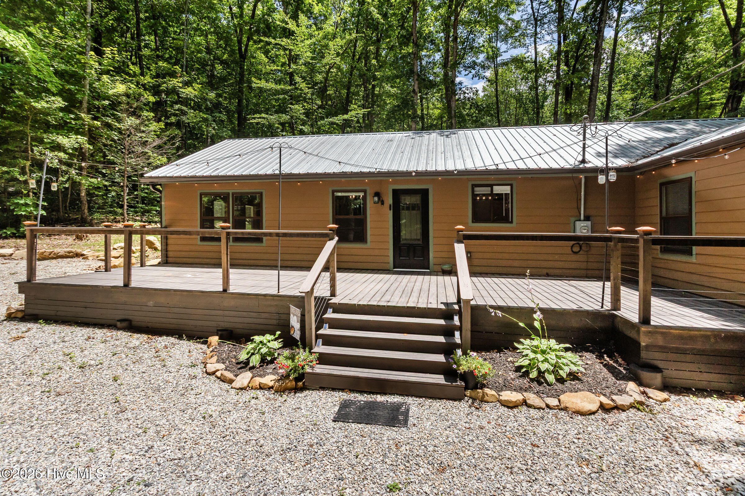 2052 Granny Squirrel Drive Property Photo 2