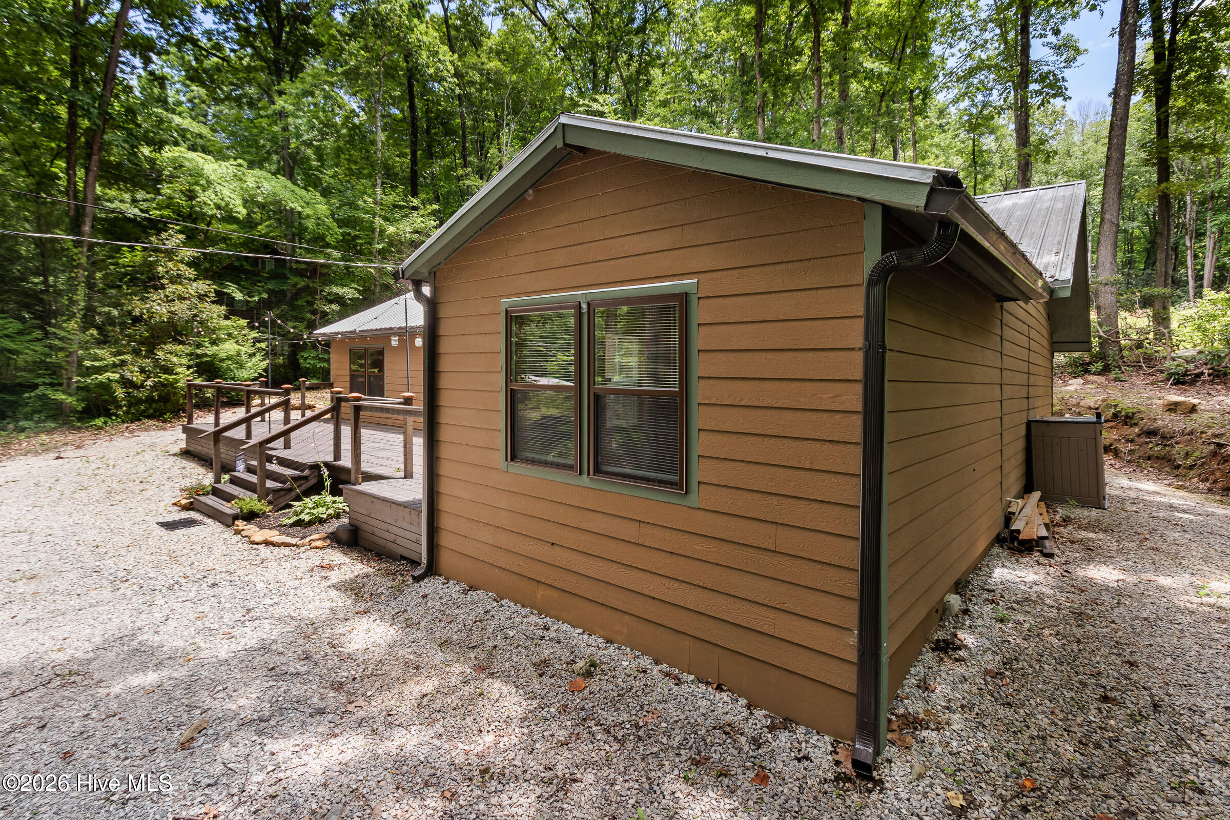 2052 Granny Squirrel Drive Property Photo 4