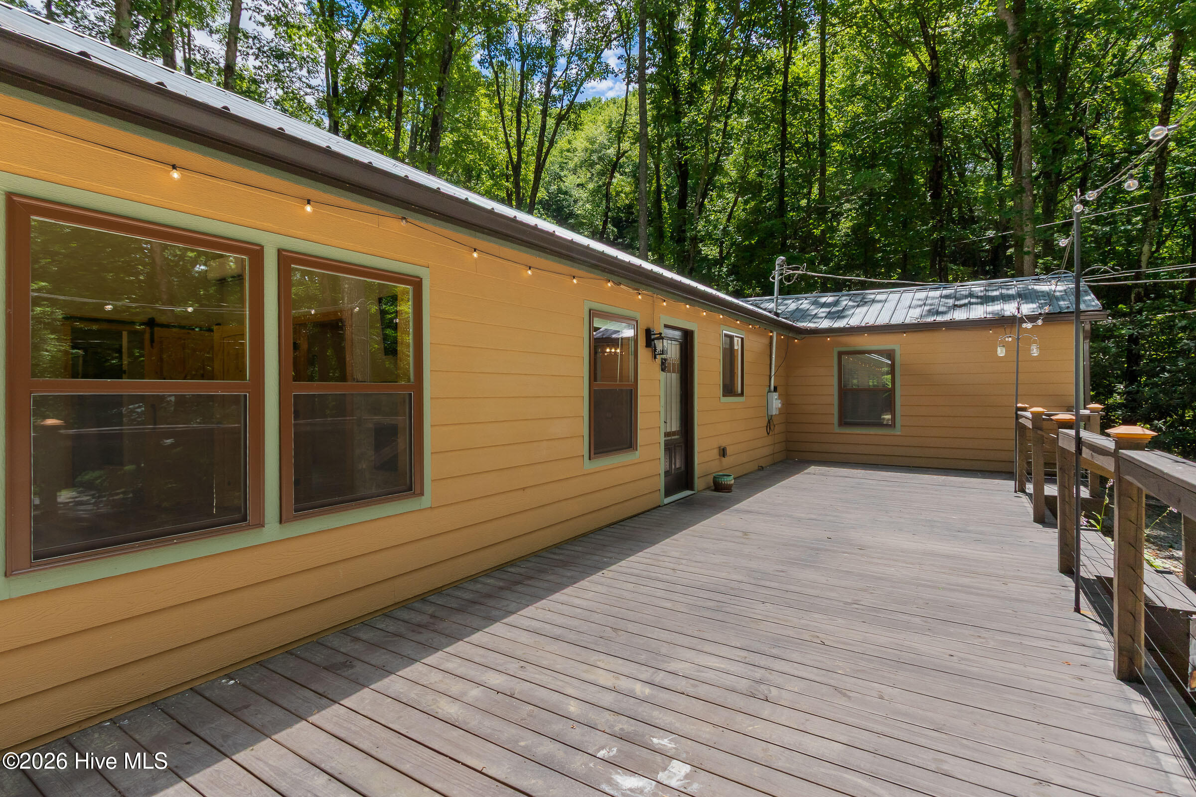 2052 Granny Squirrel Drive Property Photo 5