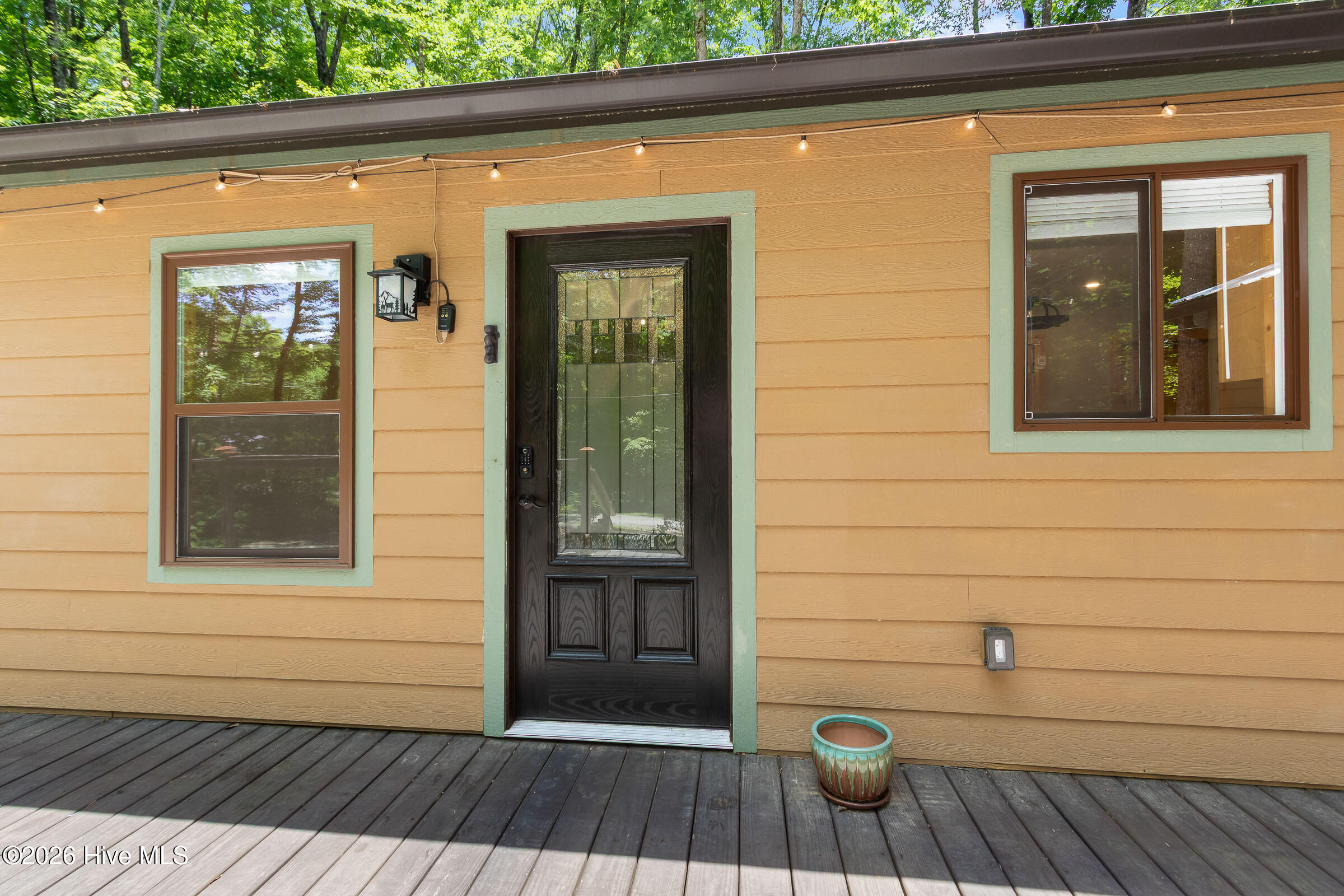 2052 Granny Squirrel Drive Property Photo 7