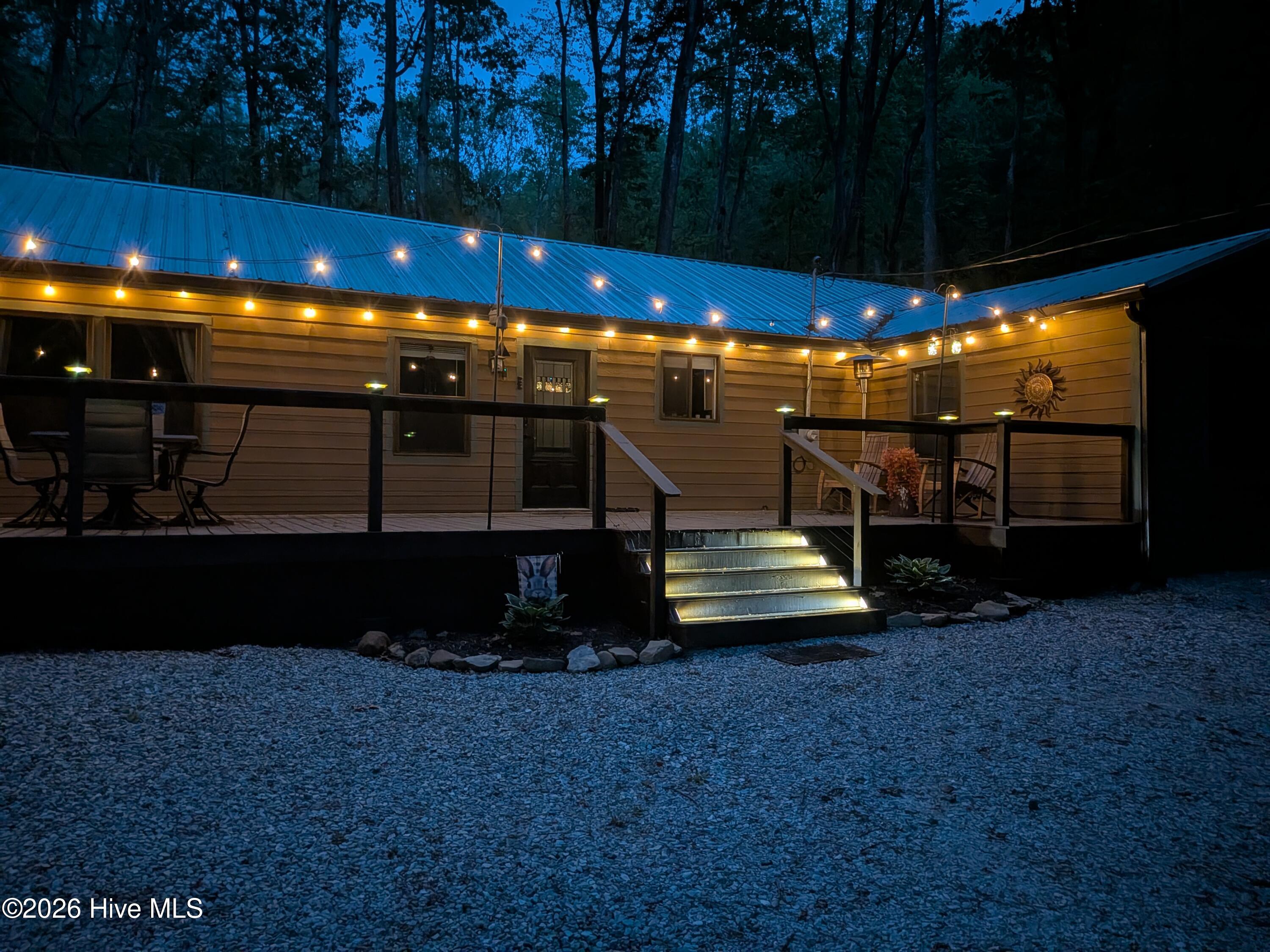 2052 Granny Squirrel Drive Property Photo 8