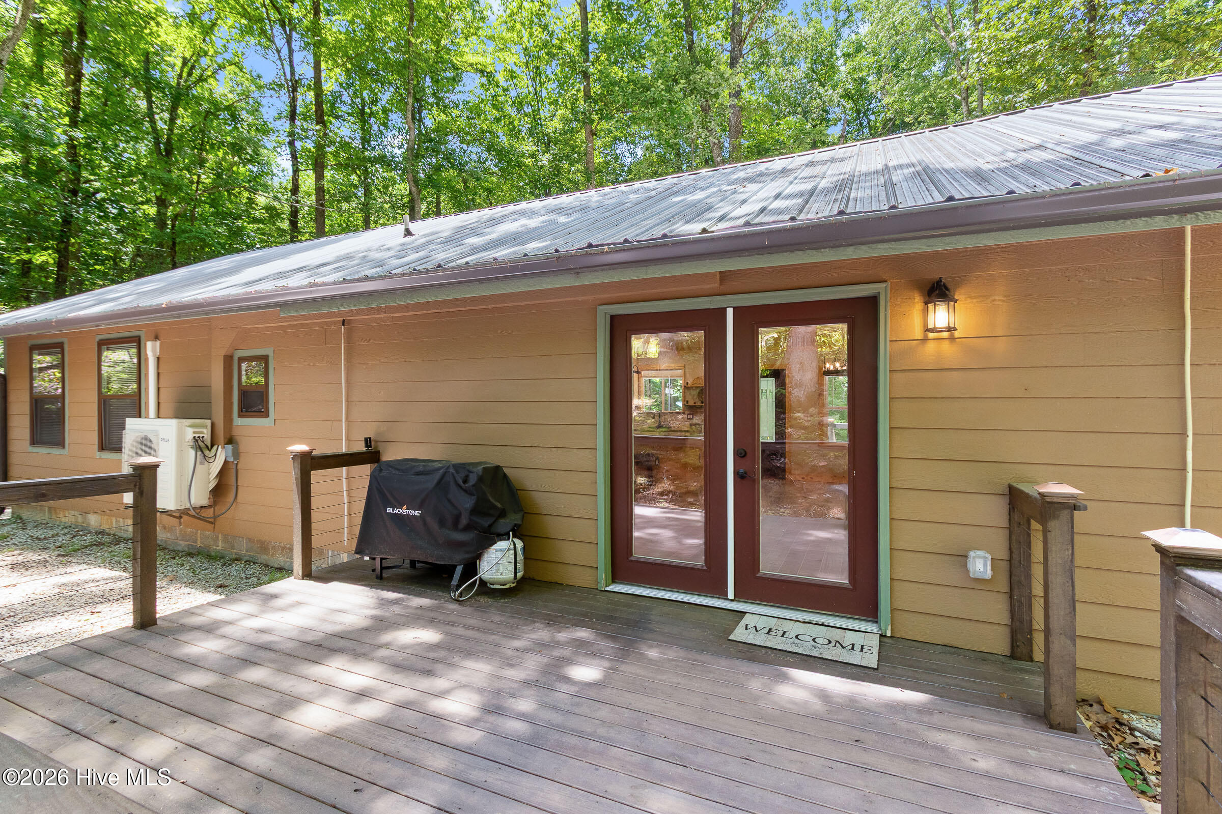 2052 Granny Squirrel Drive Property Photo 18
