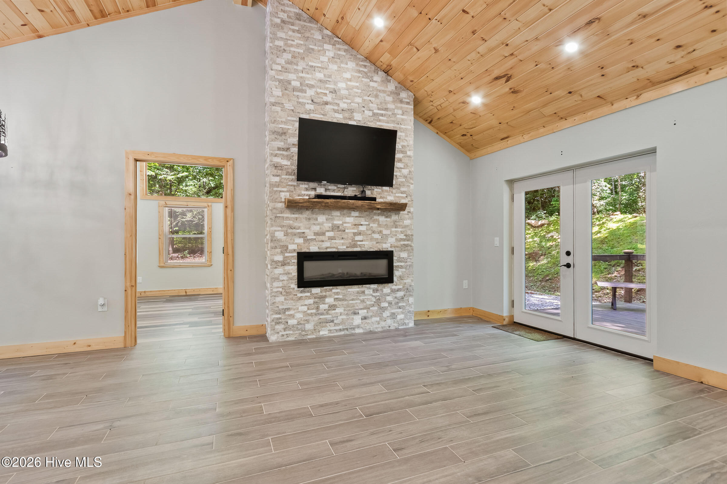 2052 Granny Squirrel Drive Property Photo 22