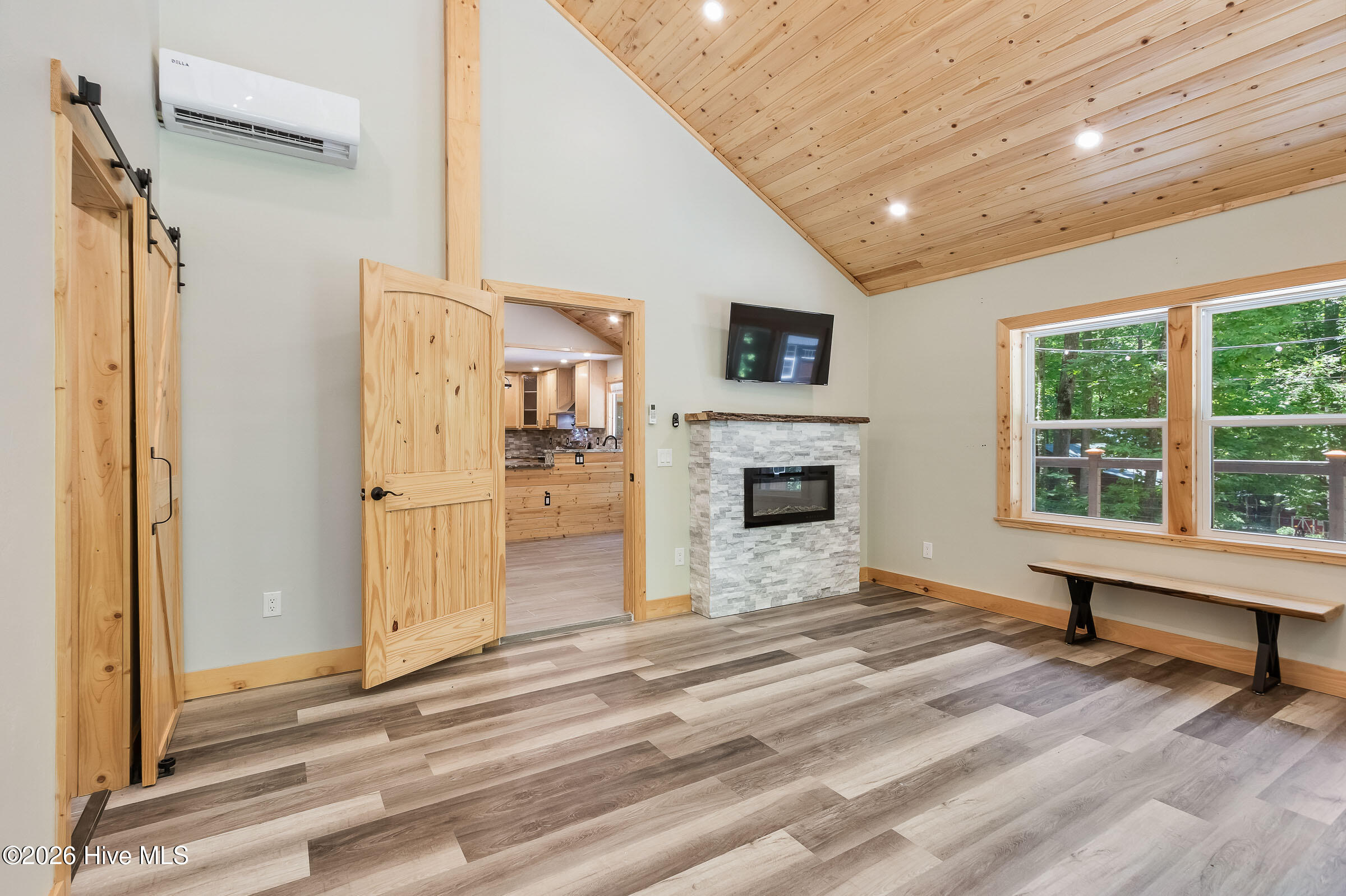 2052 Granny Squirrel Drive Property Photo 30
