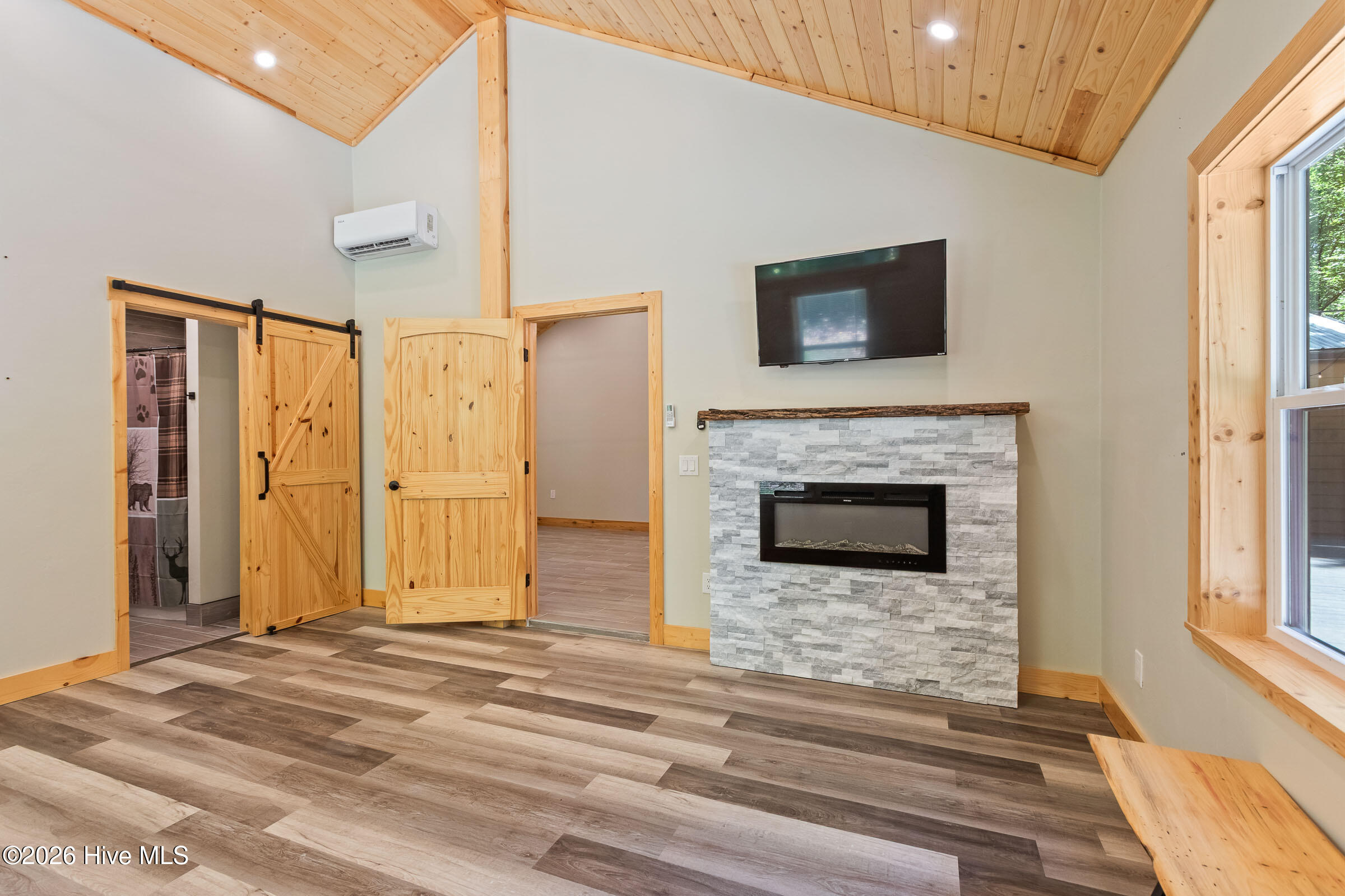 2052 Granny Squirrel Drive Property Photo 32