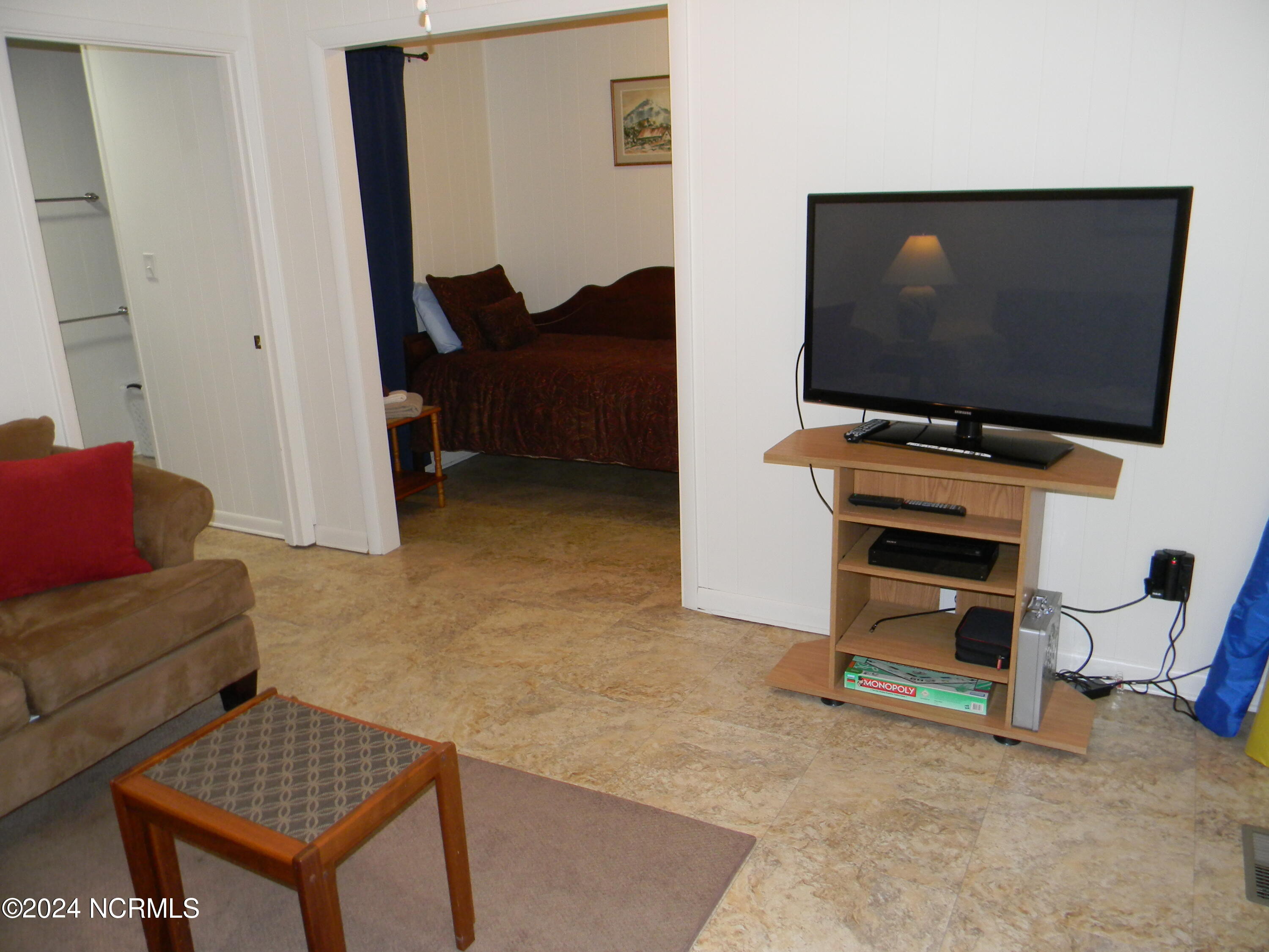 323 Front Street Property Photo 4