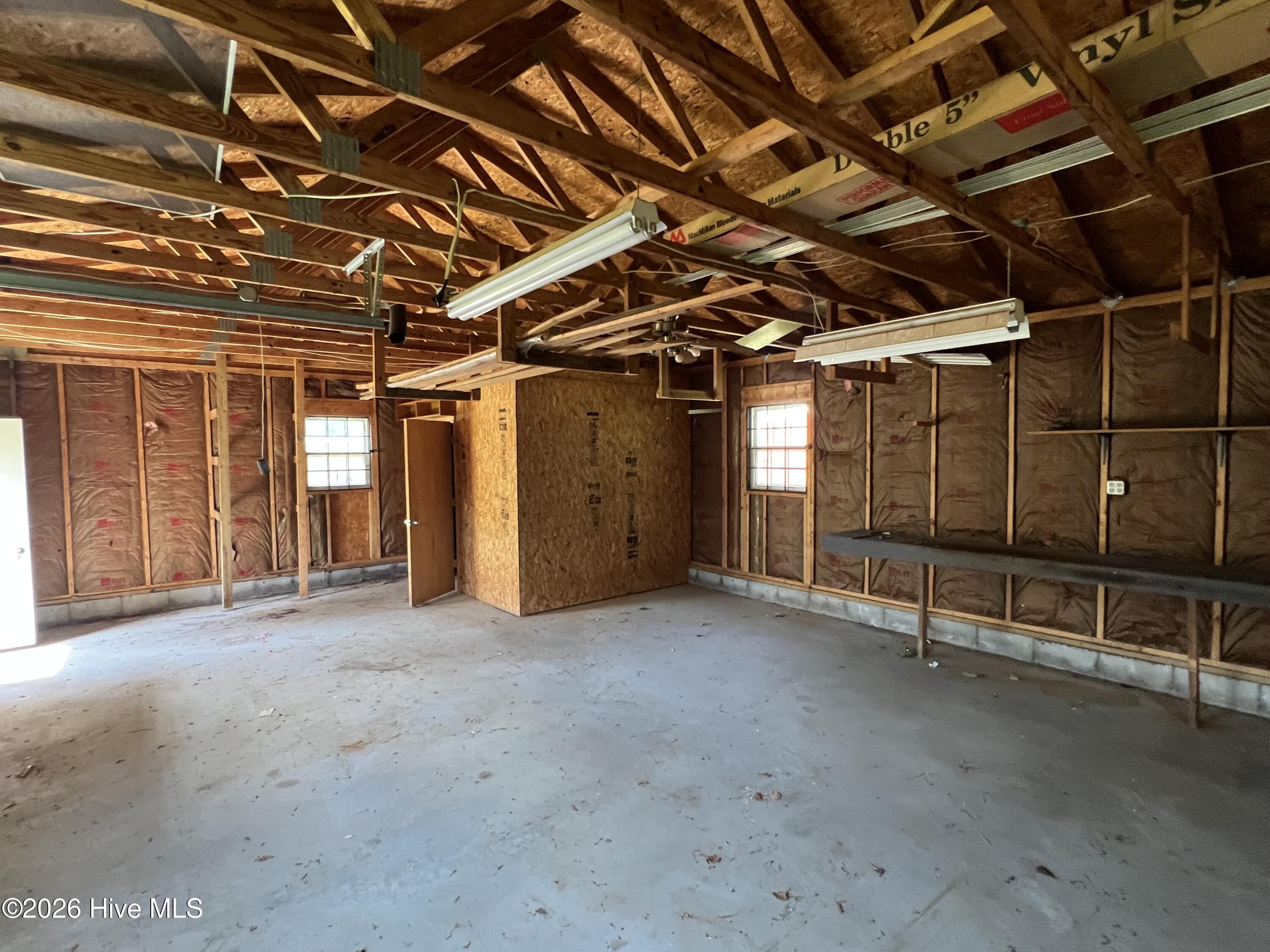 1003 S Best Street Property Photo 8