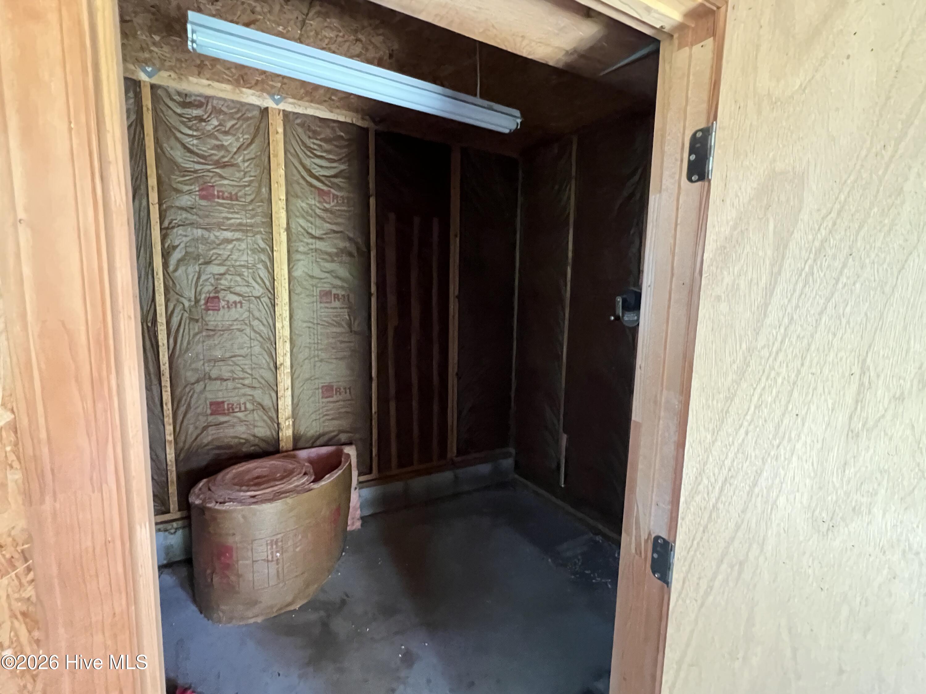 1003 S Best Street Property Photo 9
