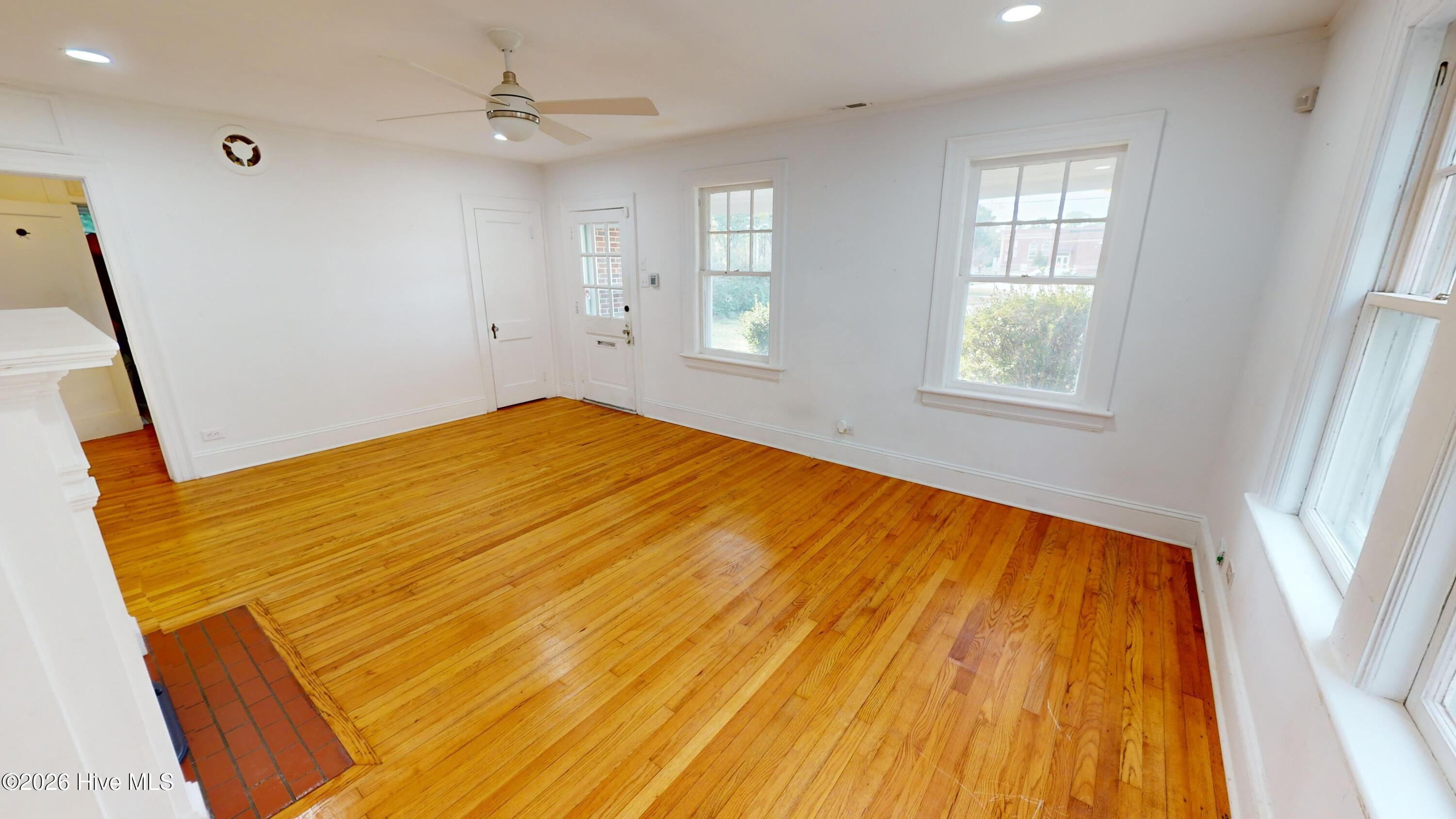 608 N Jackson Street Property Photo 6
