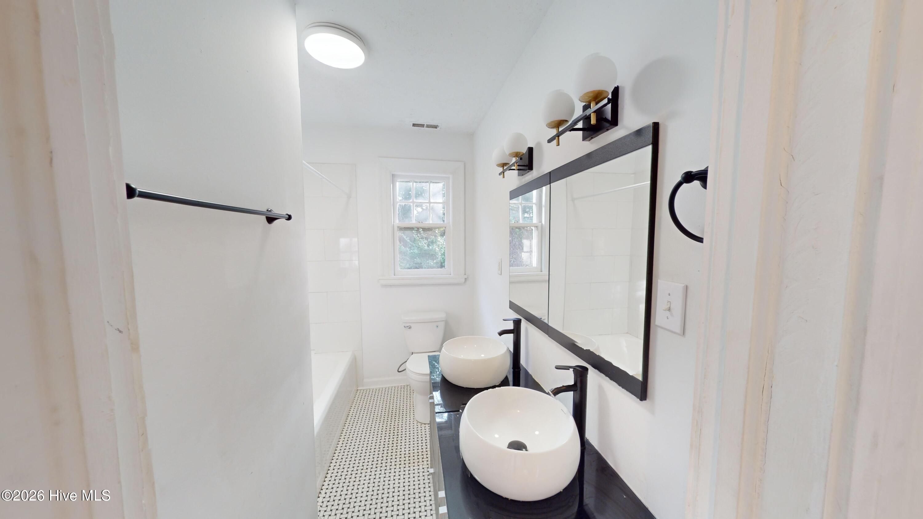 608 N Jackson Street Property Photo 17