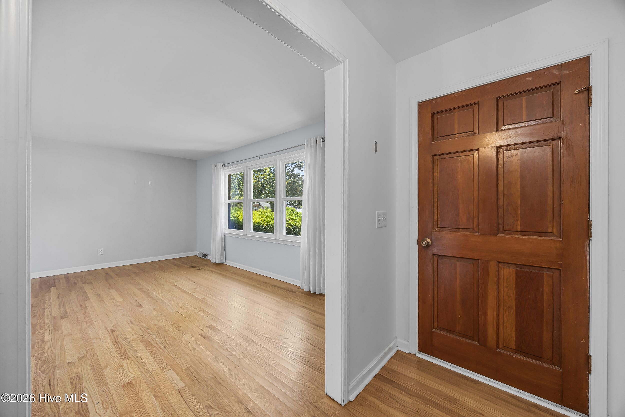 320 Ilex Drive Property Photo 3