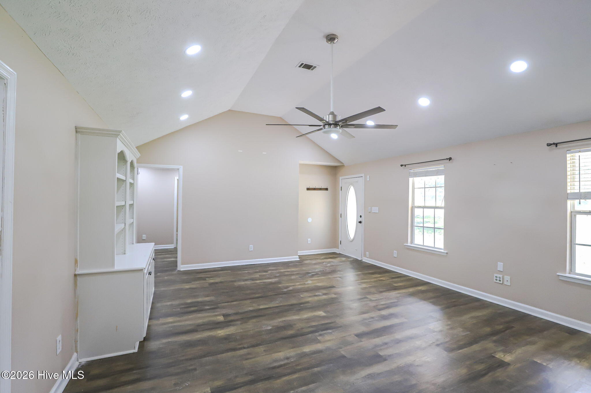 857 Coronet Drive Property Photo 4