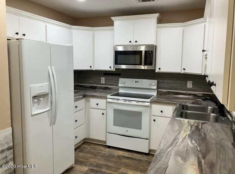 857 Coronet Drive Property Photo 7