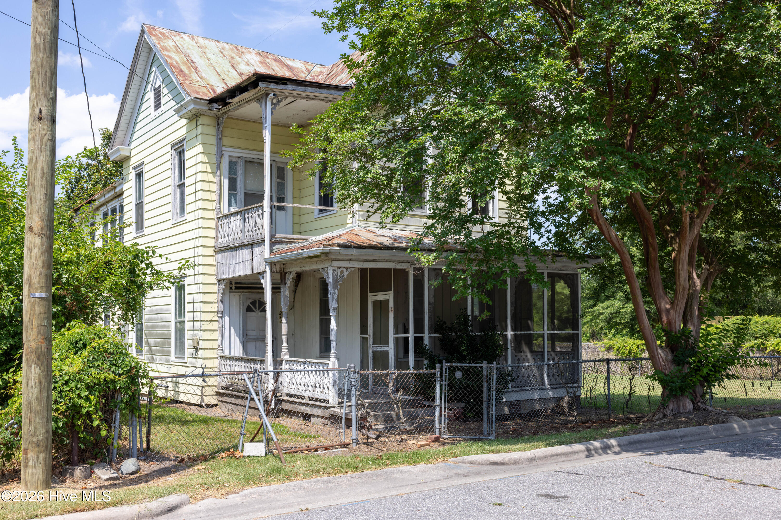217 E Gale Street Property Photo 1