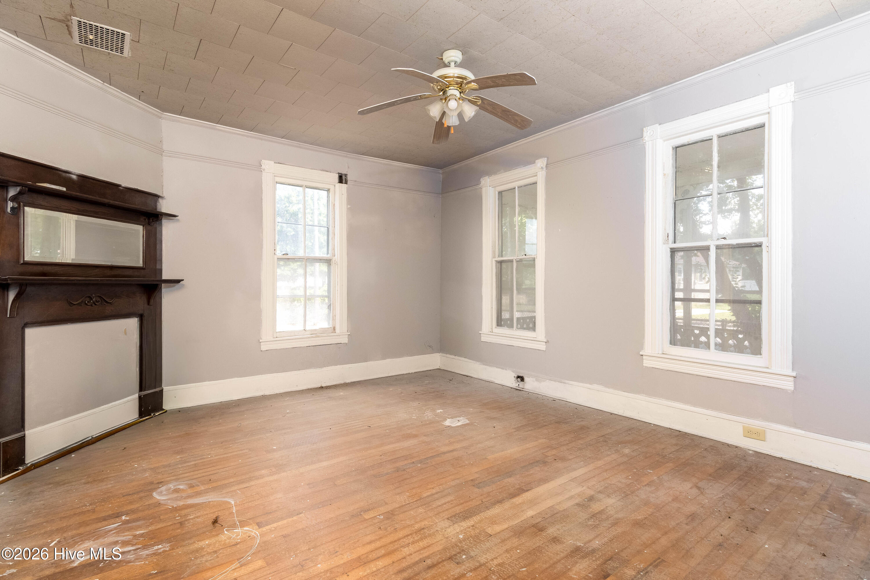 217 E Gale Street Property Photo 8