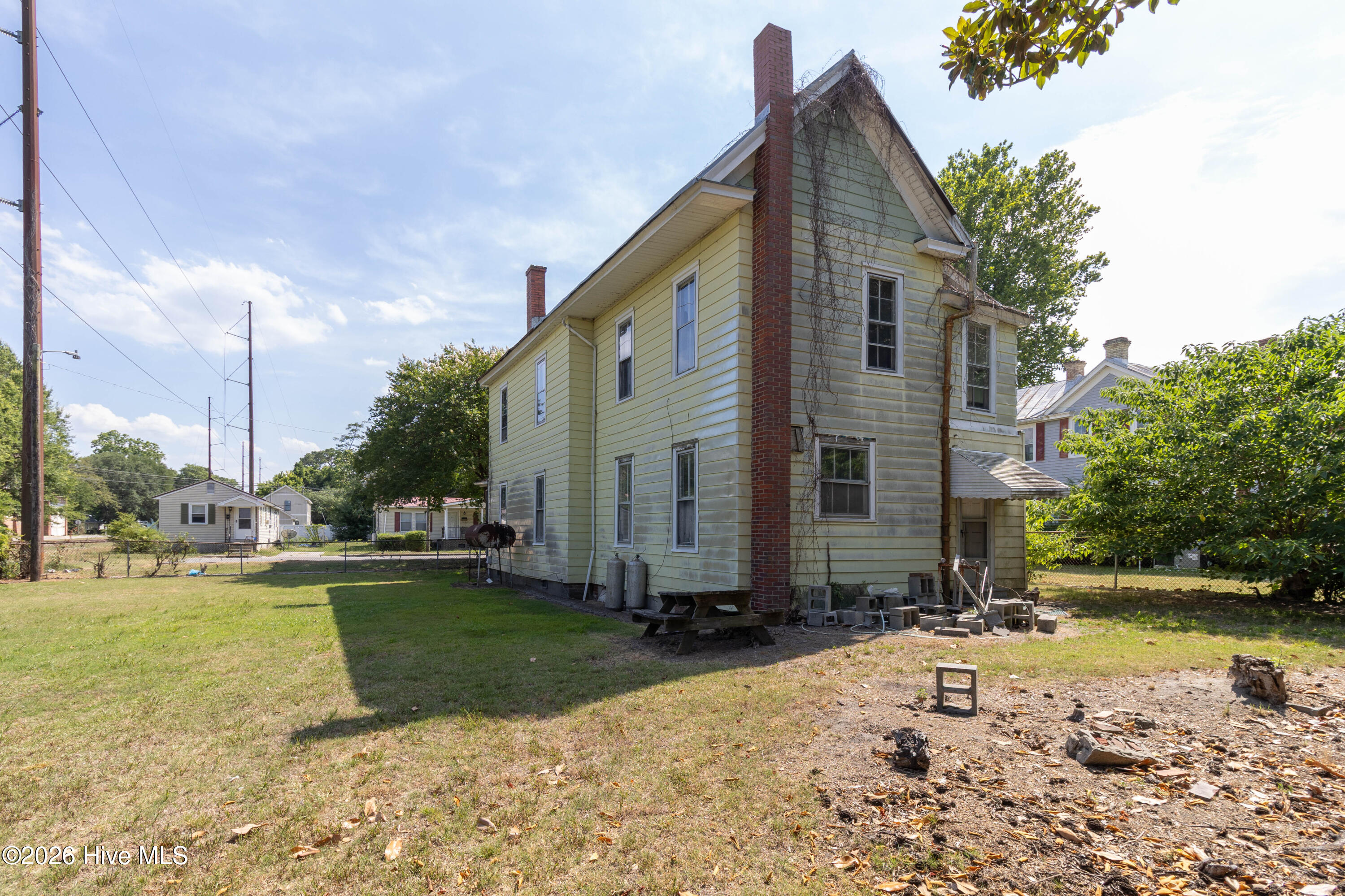 217 E Gale Street Property Photo 25