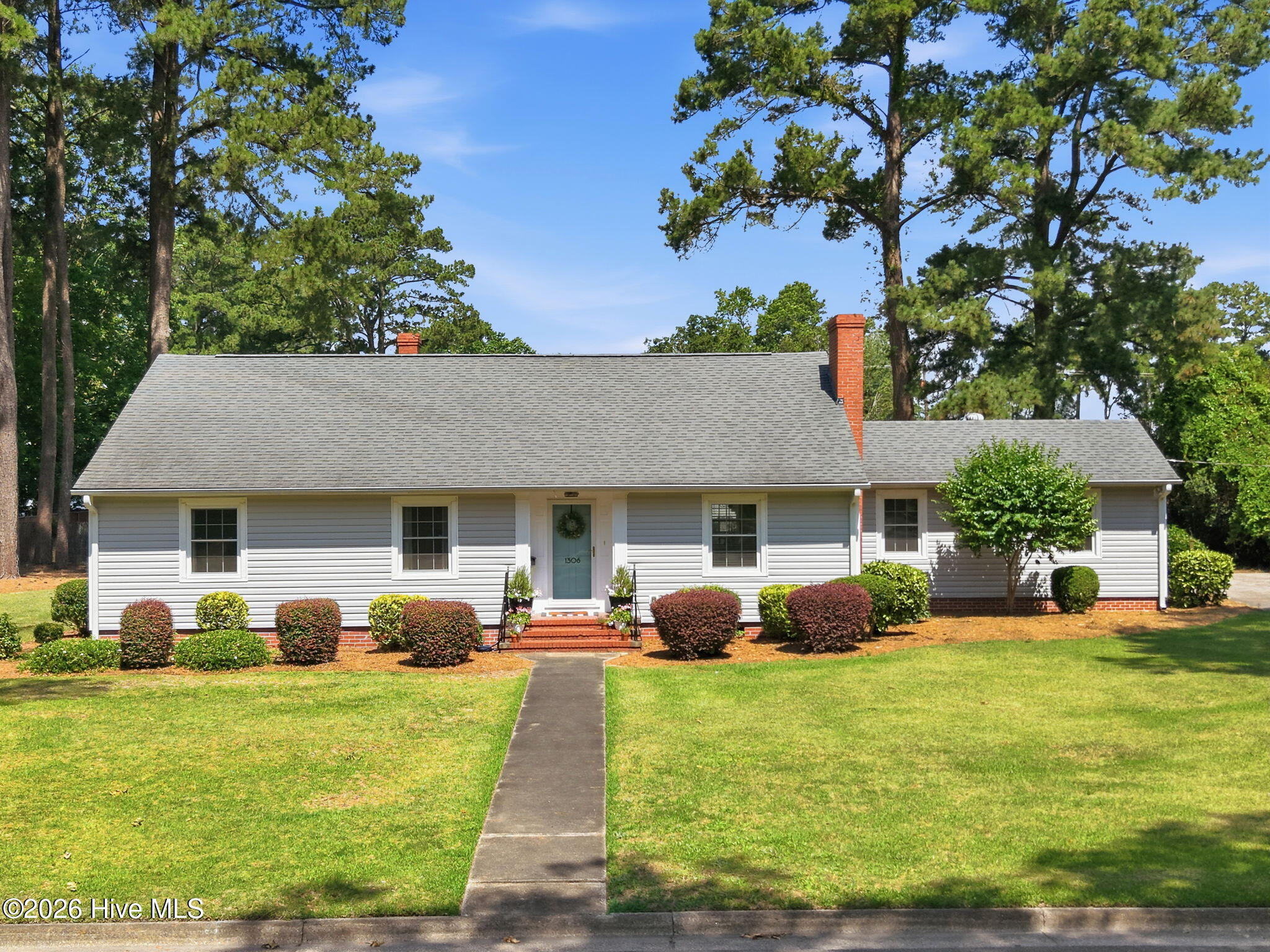 1306 Summit Avenue Property Photo 1